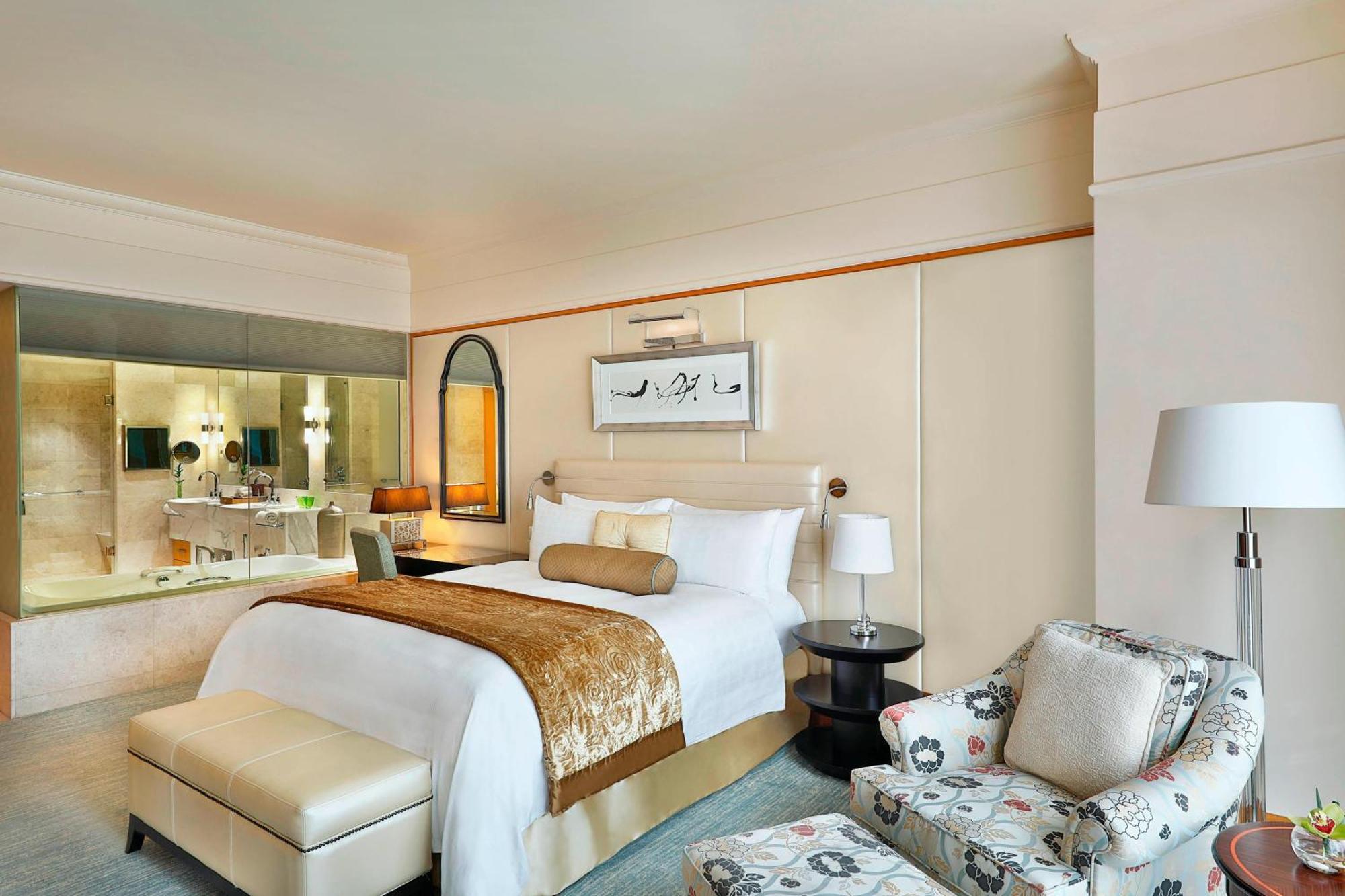 Executive Suite, One King Bed, Non Smoking,702660850:JPEG