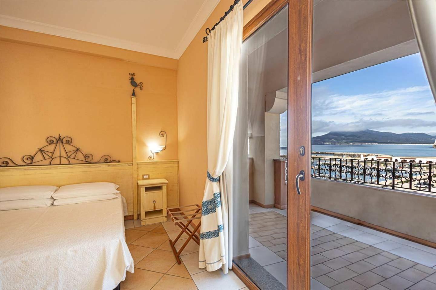 Camera Superior Matrimoniale/Doppia con Letti Singoli con Balcone e Vista Mare