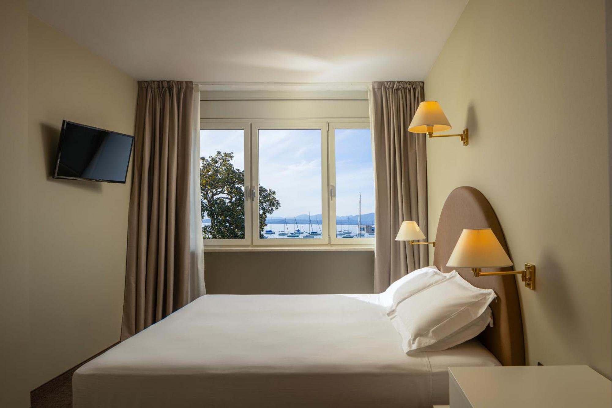 Comfort Zweibett- oder Doppelzimmer mit Seeblick