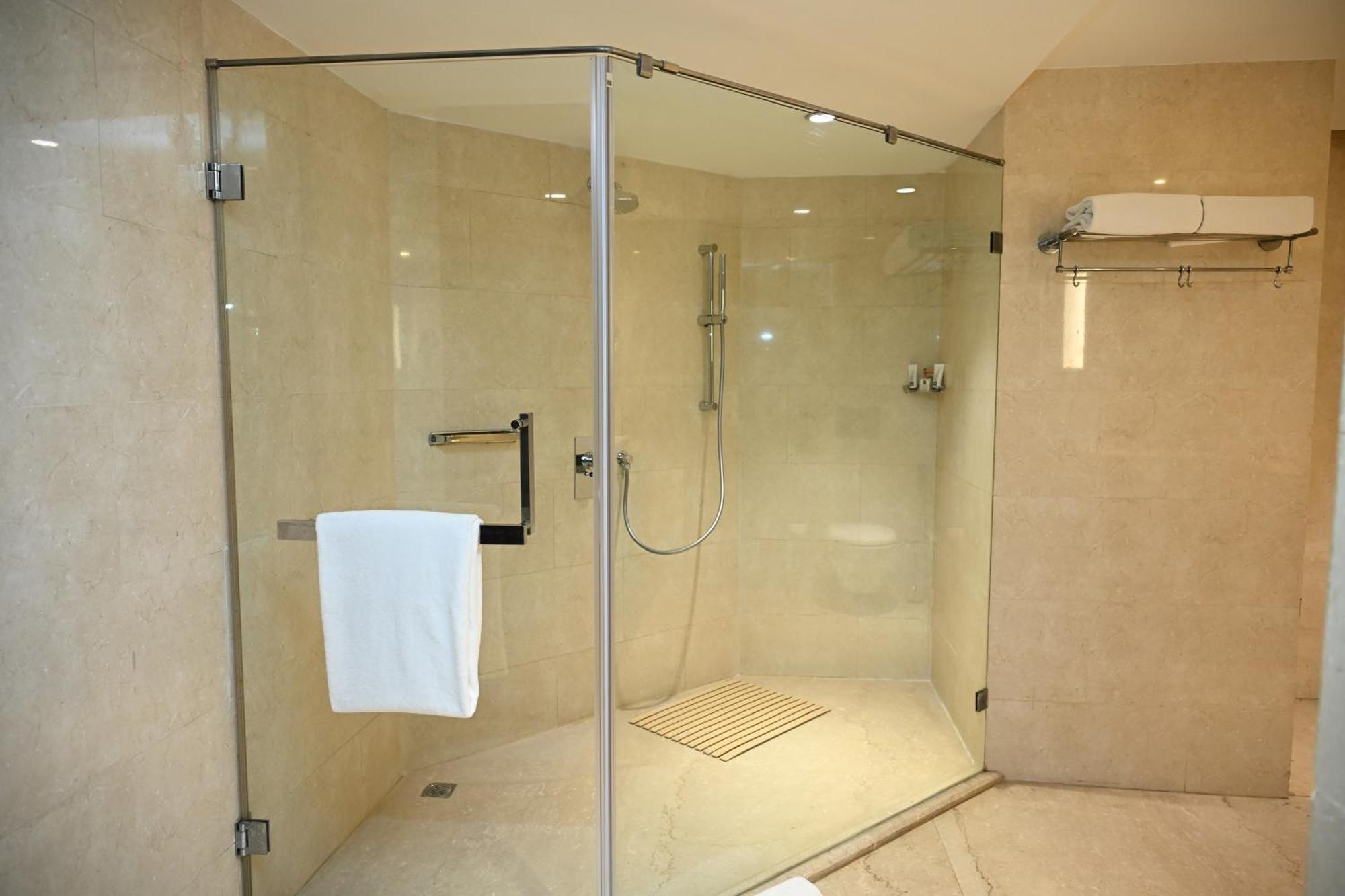 Hoeksuite - 10% Korting op Eten en Frisdrank, Wasserette en Spa