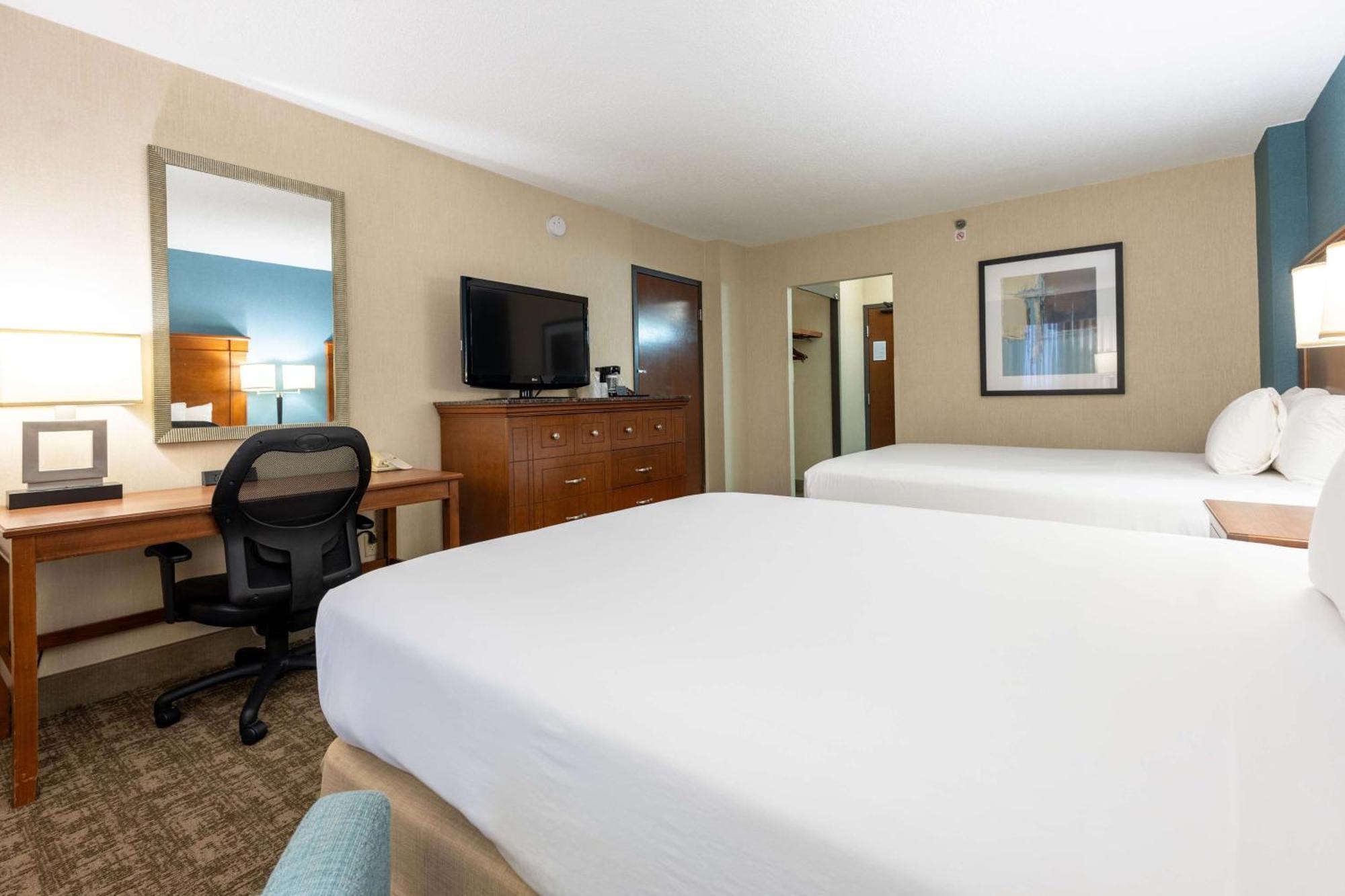 Deluxe Queen Room with Two Queen Beds - Non-Smoking