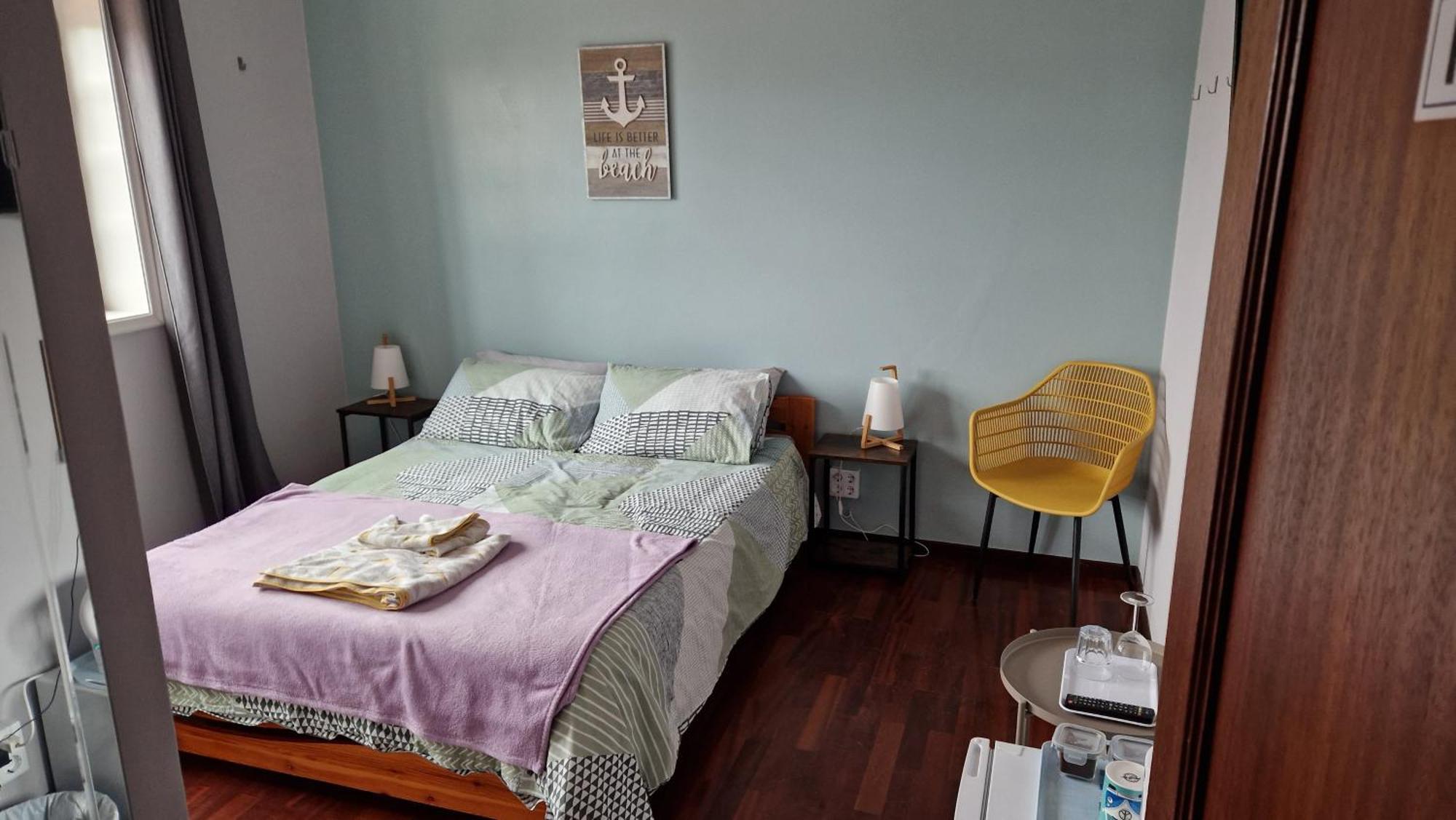 Quarto Duplo com Casa de Banho Partilhada