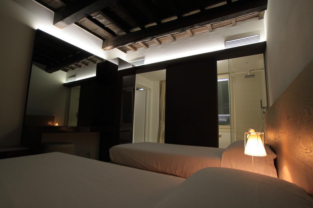 2 Camere Comunicanti