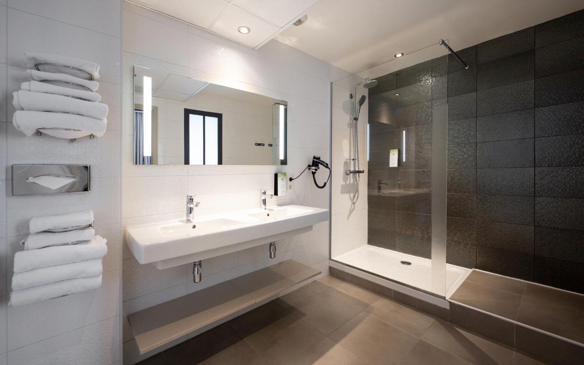 Chambre Standard - 1 Lit Queen-Size et 2 Canapés-Lits
