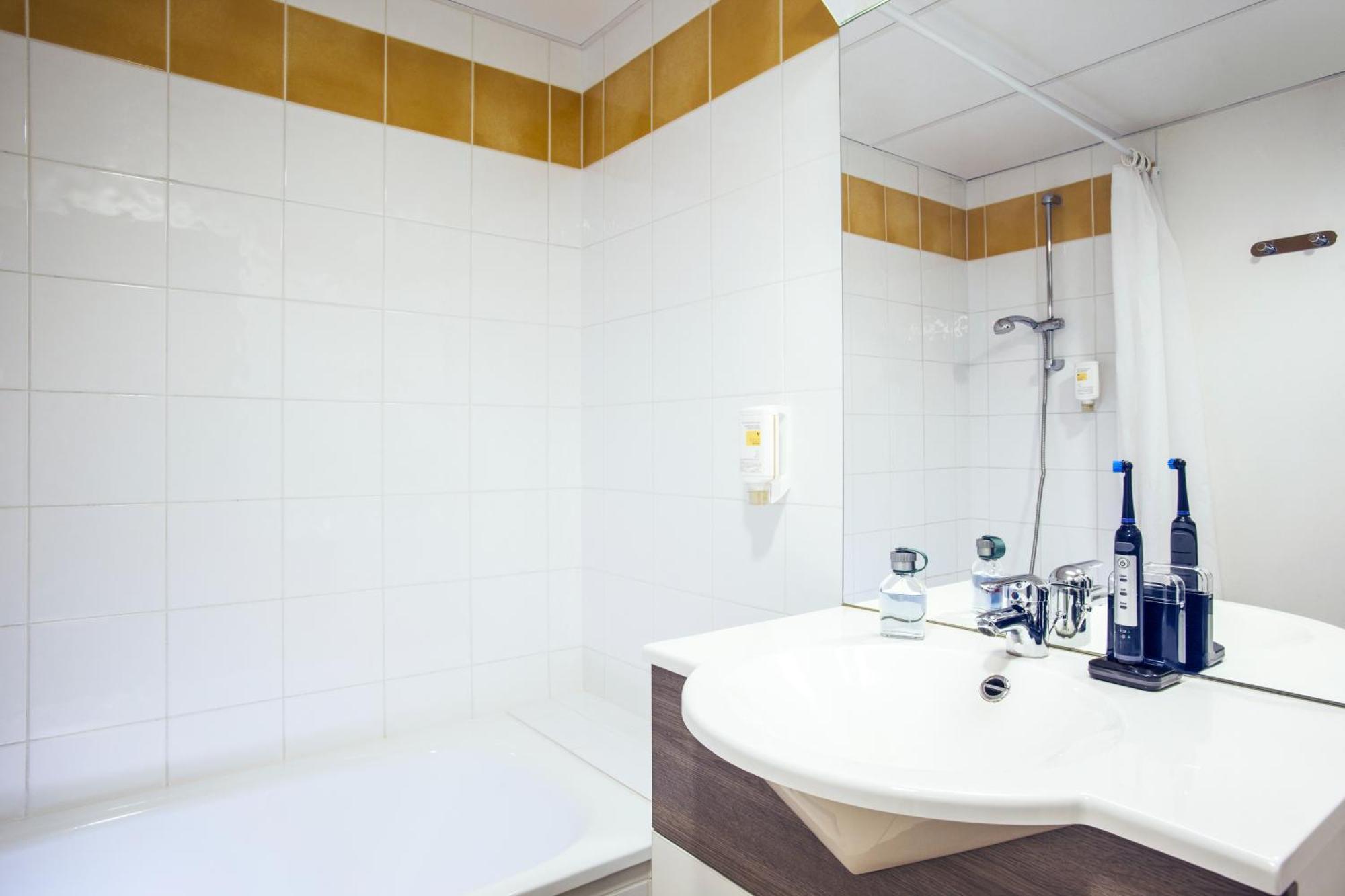 One-Bedroom Apartment,1279085764:JPEG