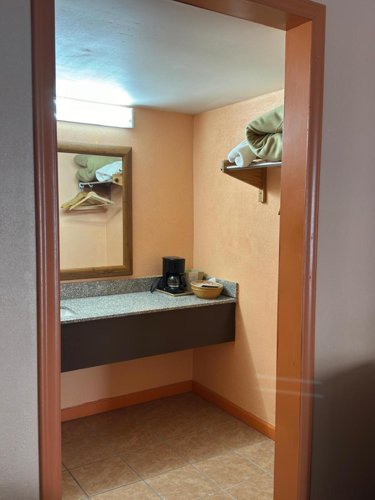 King Room - Non-Smoking