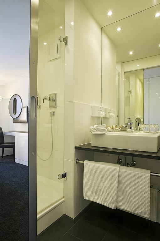 Suite Black & White mit See- und Bergblick