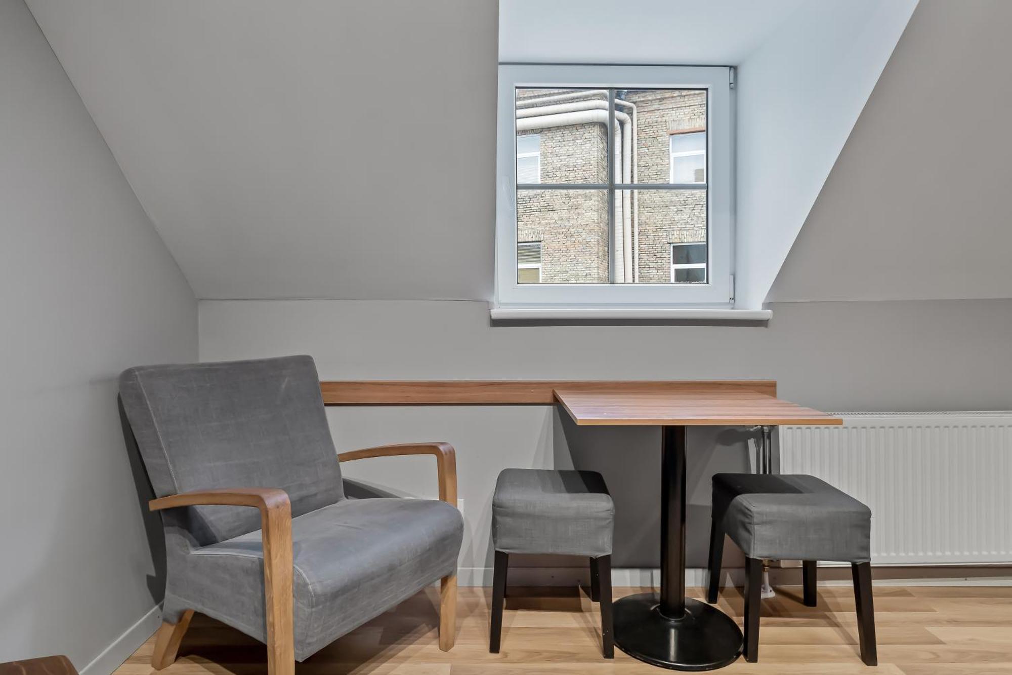One-Bedroom Apartment with Private Bathroom