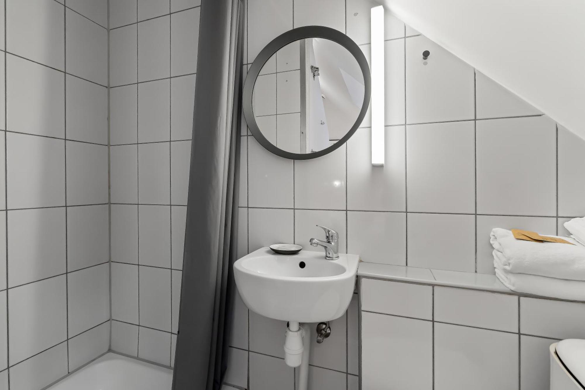 Small Twin Room with Private Bathroom 6.5 sq. m.