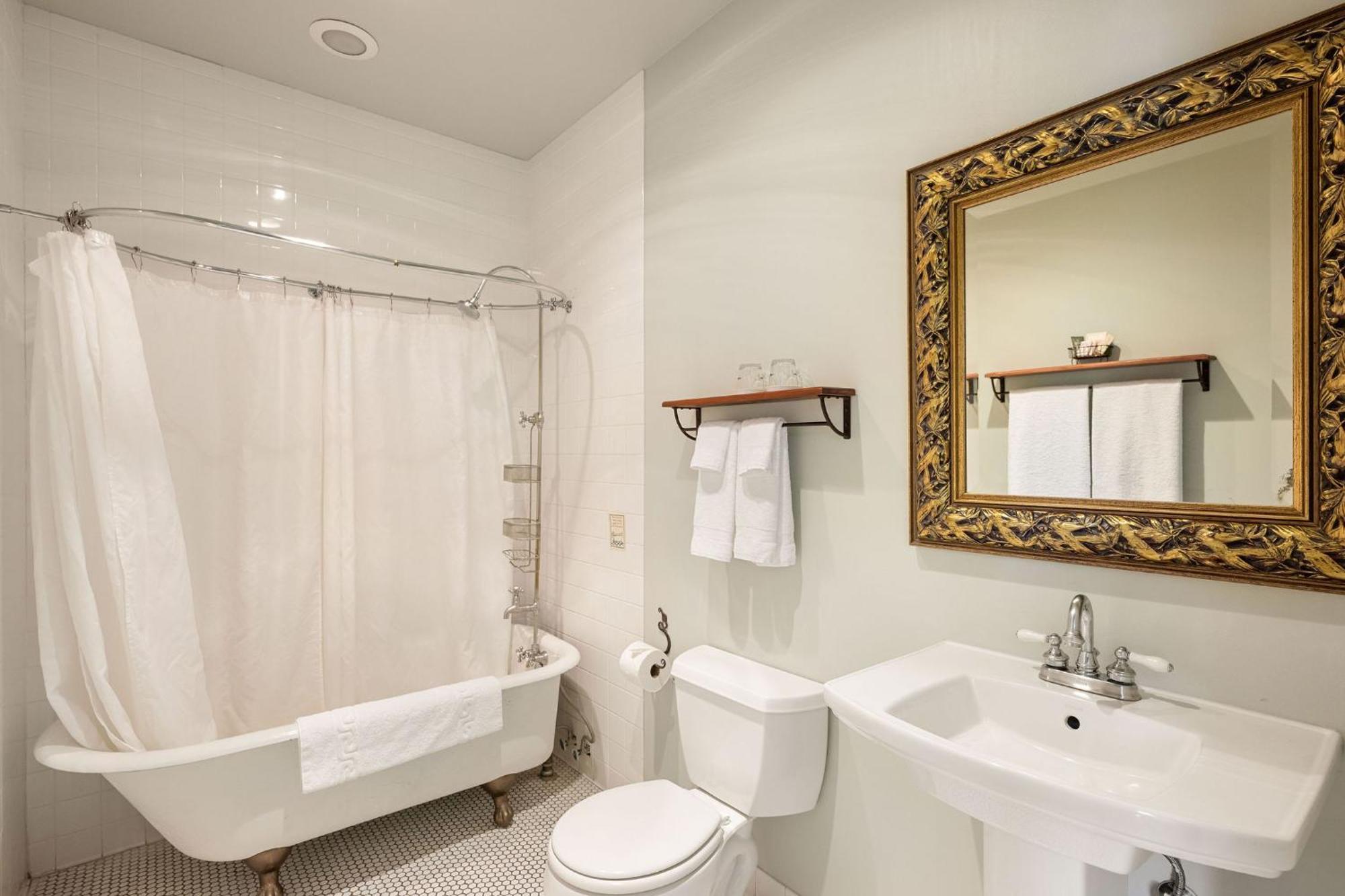 Standard Queen Room, Ensuite (Room 32)