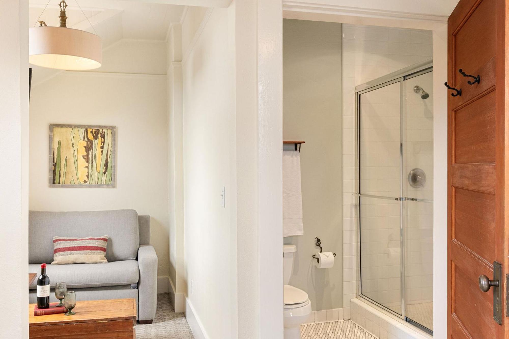 Superior Queen Room, Ensuite, Park View (Room 30)
