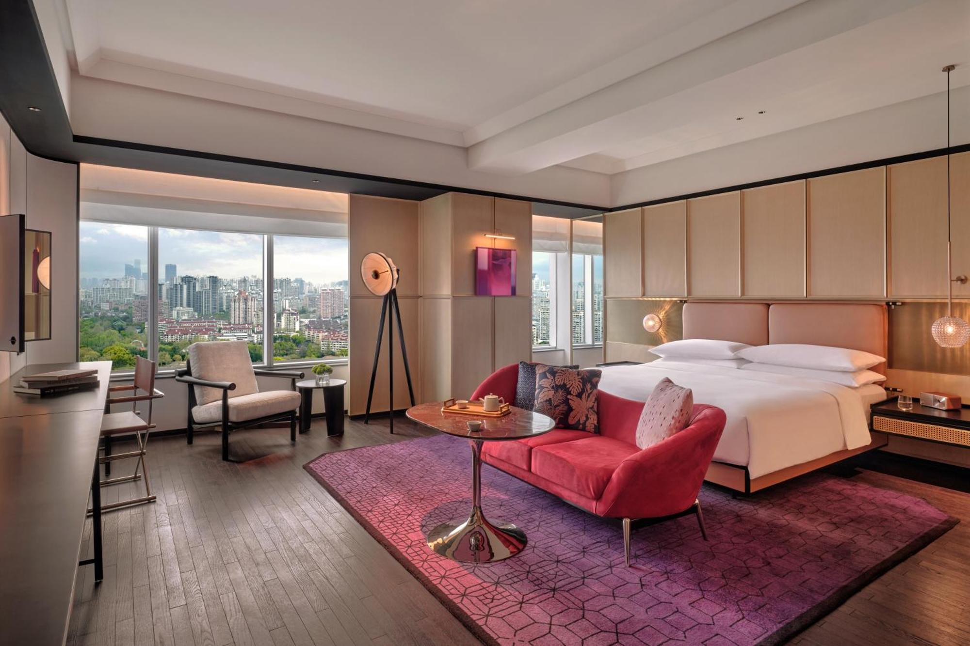 Deluxe Zimmer mit Kingsize-Bett und Parkblick