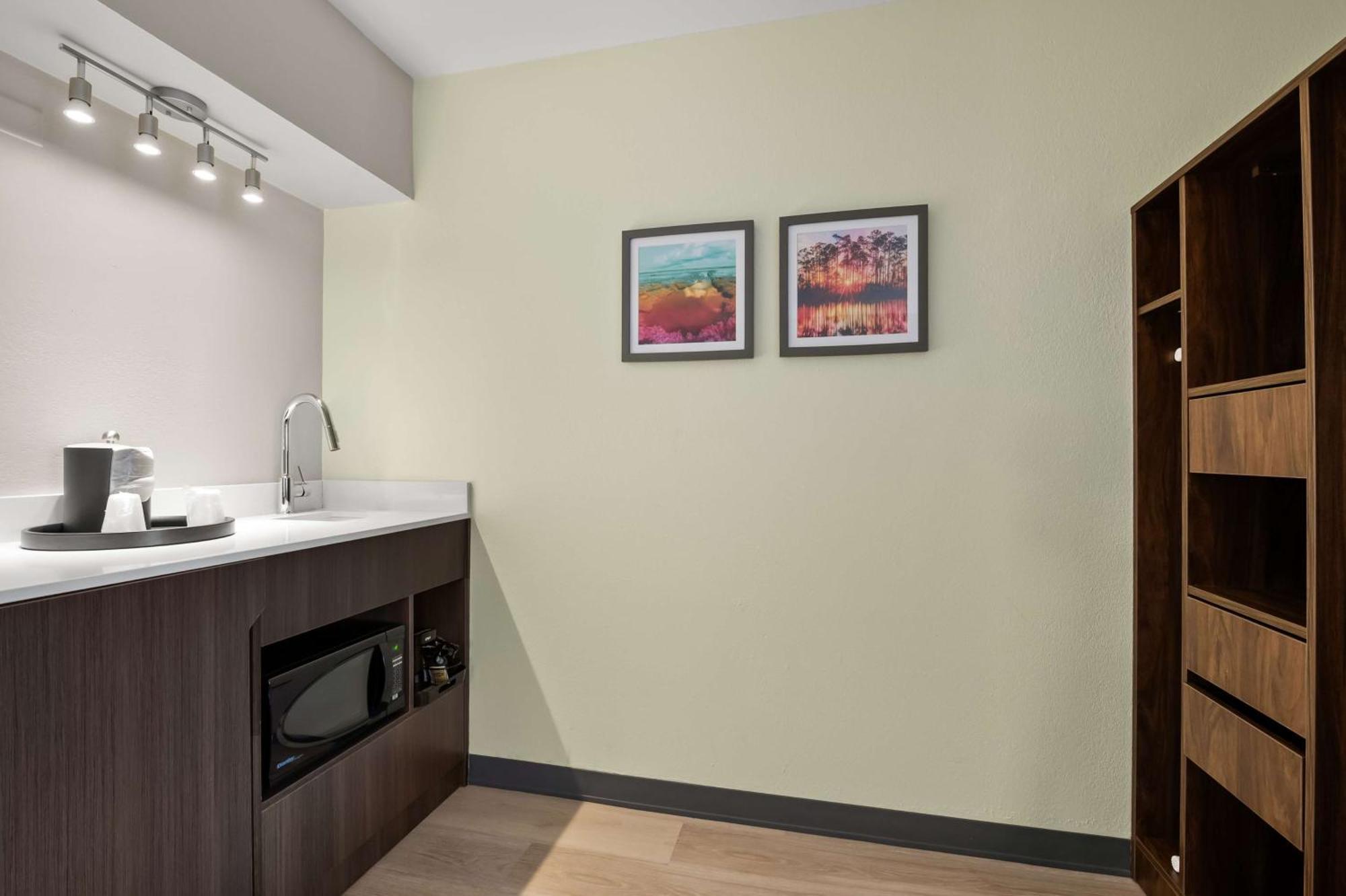Room with Two Queen Beds and Microwave/Fridge - Non-Smoking