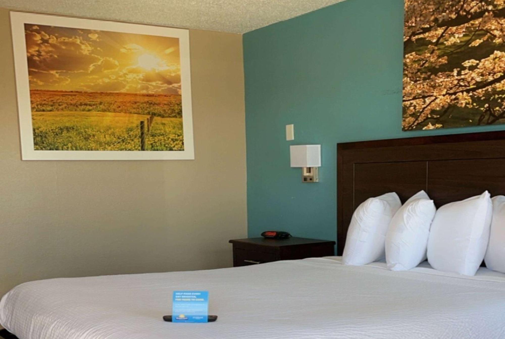 Queen Room - Disability Access/Smoking