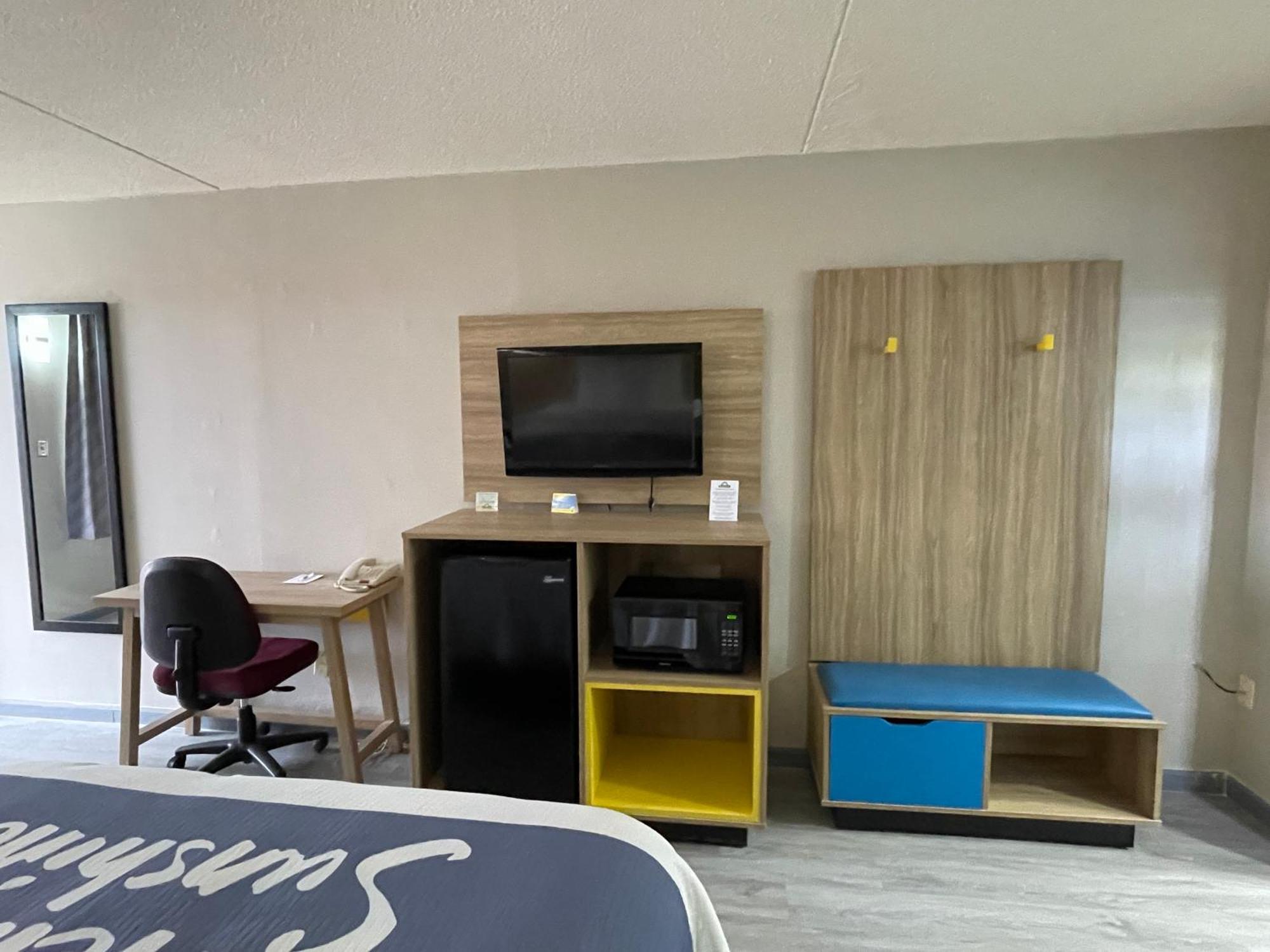 Queen Room - Disability Access - Non-Smoking