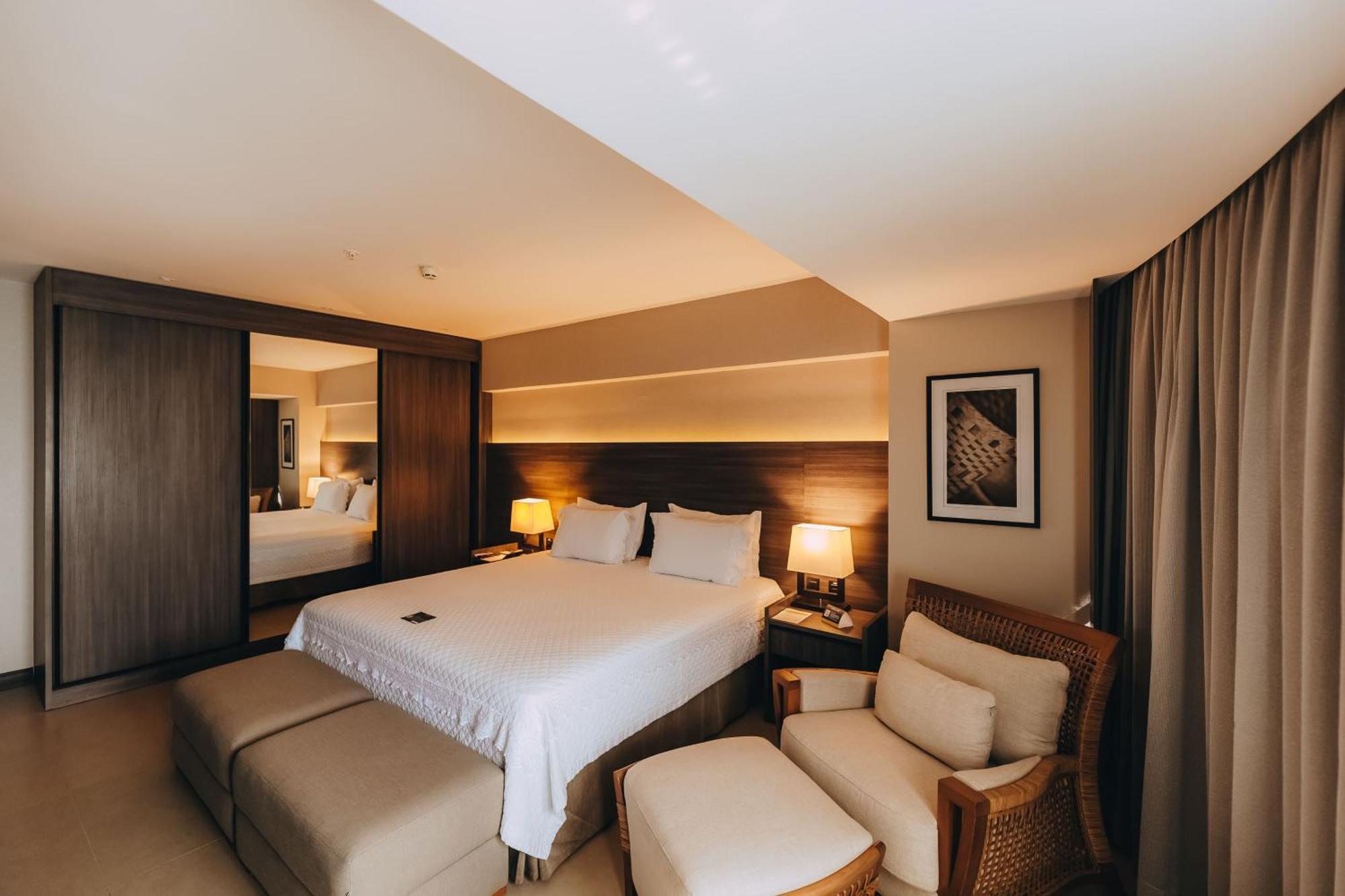 Suite with Hot Tub,1583684430:JPEG