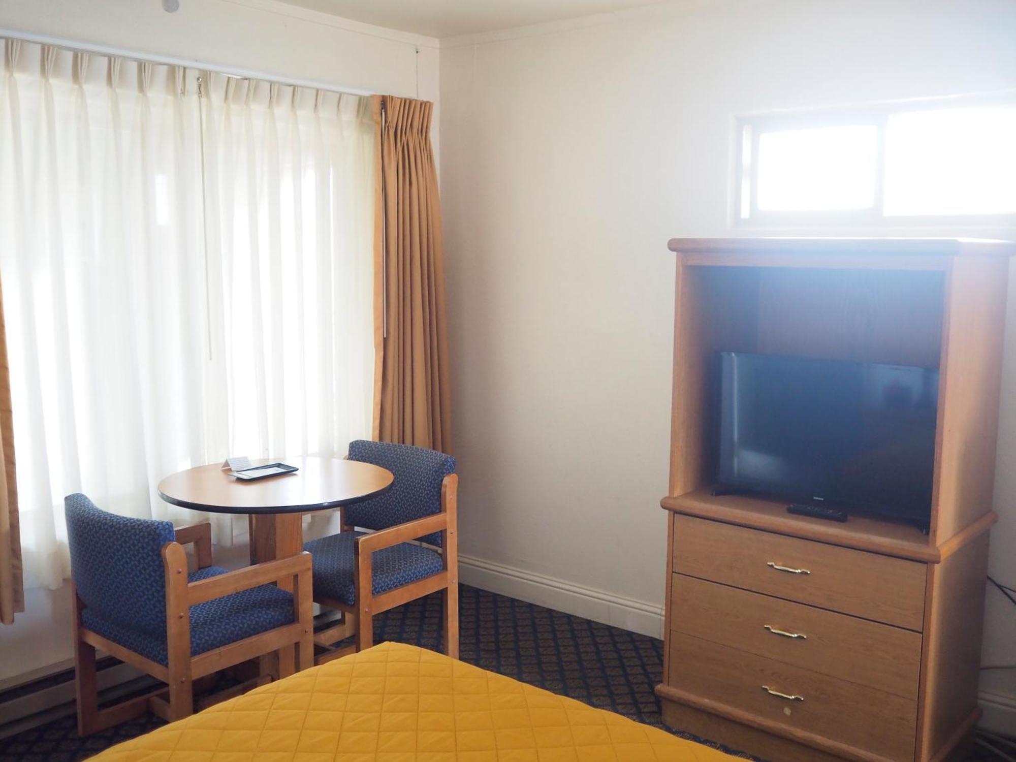 Standard Queen Room - Not Pet Friendly