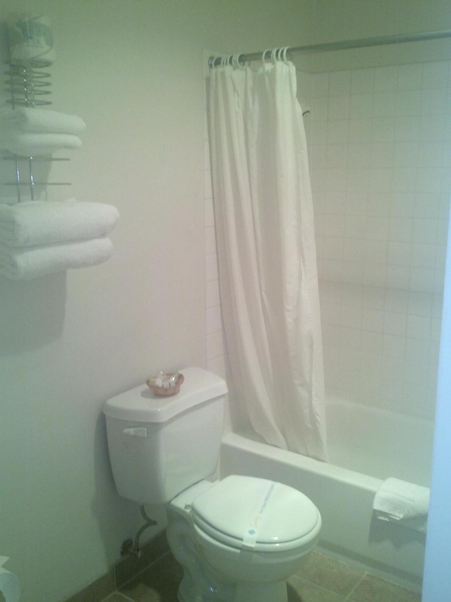 Queen Room Smoking,1584630732:JPEG