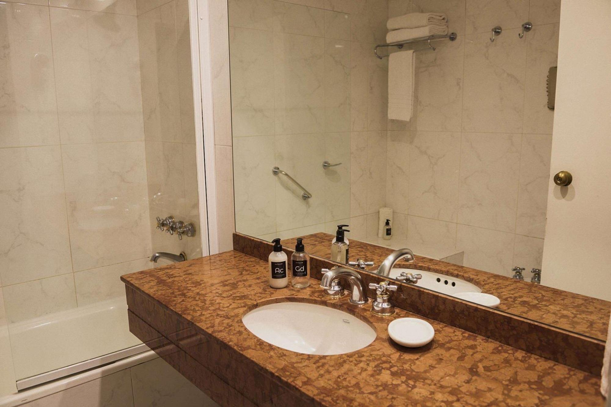 Quarto com 2 Camas de Solteiro - Não Fumantes