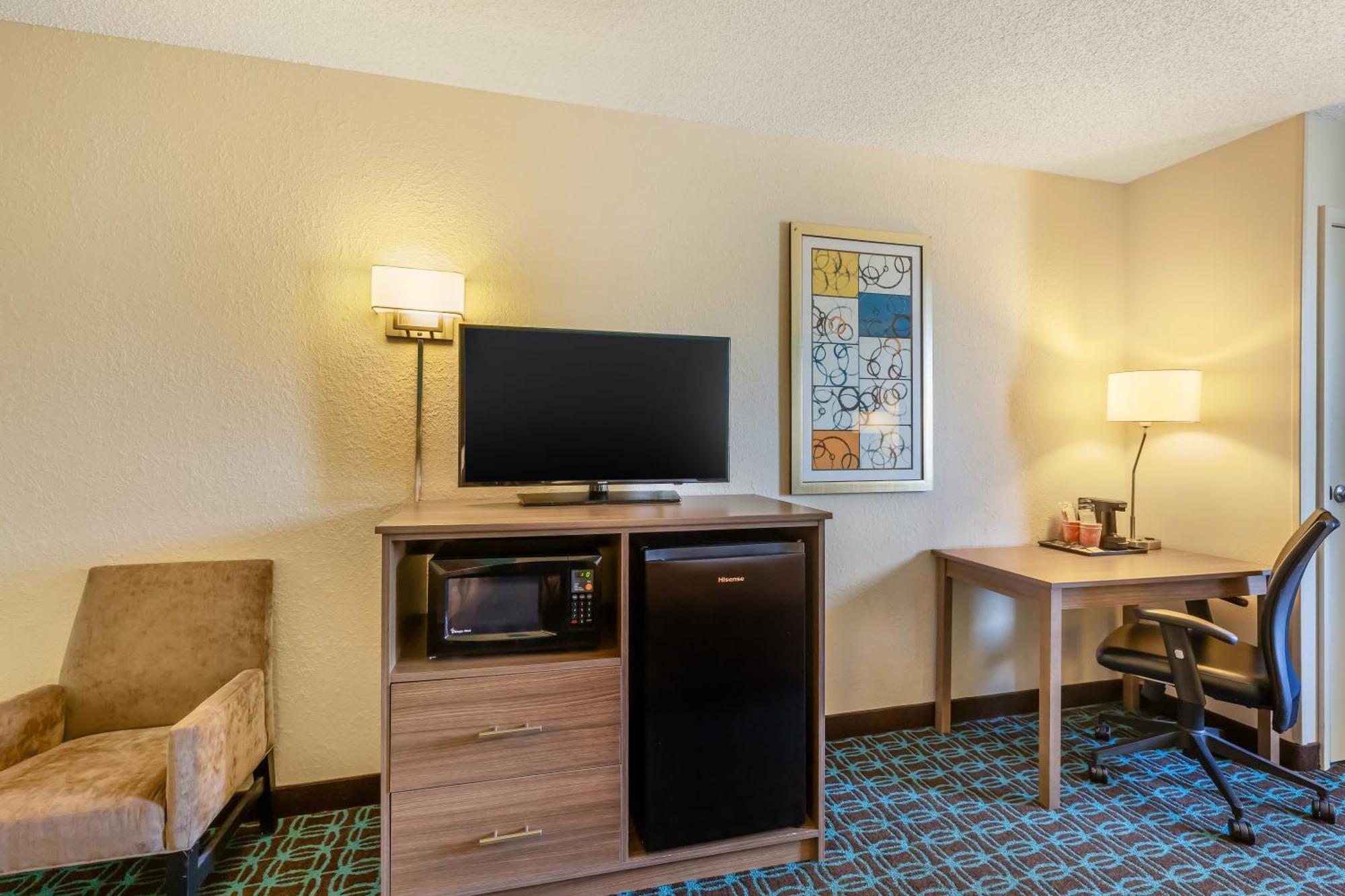 Family Room with Two Queen Beds and Sofa bed - Non Smoking