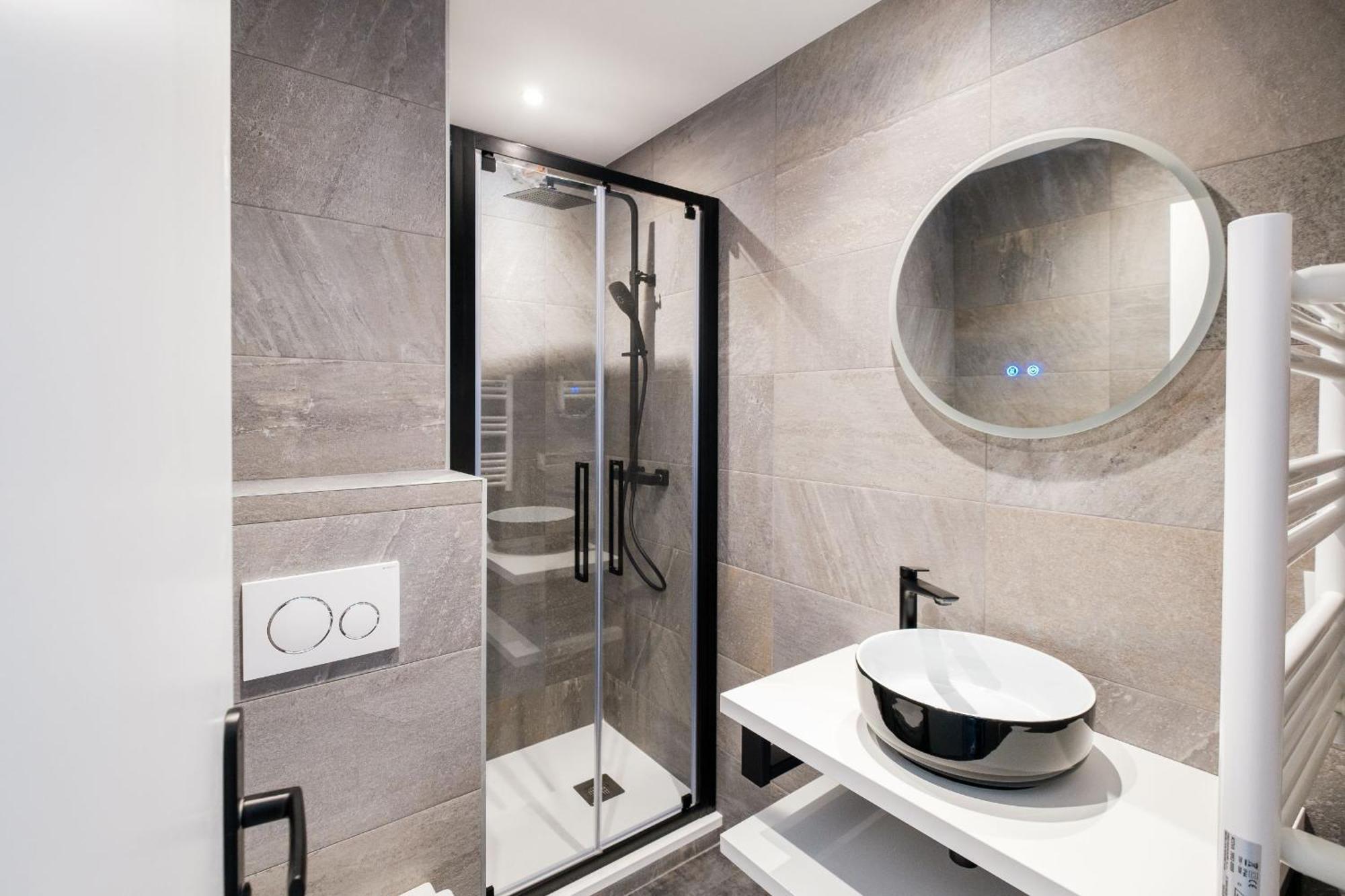 Chambre Confort avec Balcon - Vue Partielle sur Mer