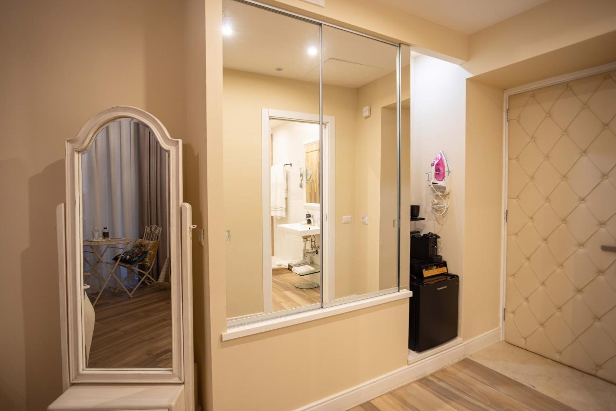Quarto Deluxe com Cama de Casal ou 2 de Solteiro e Varanda