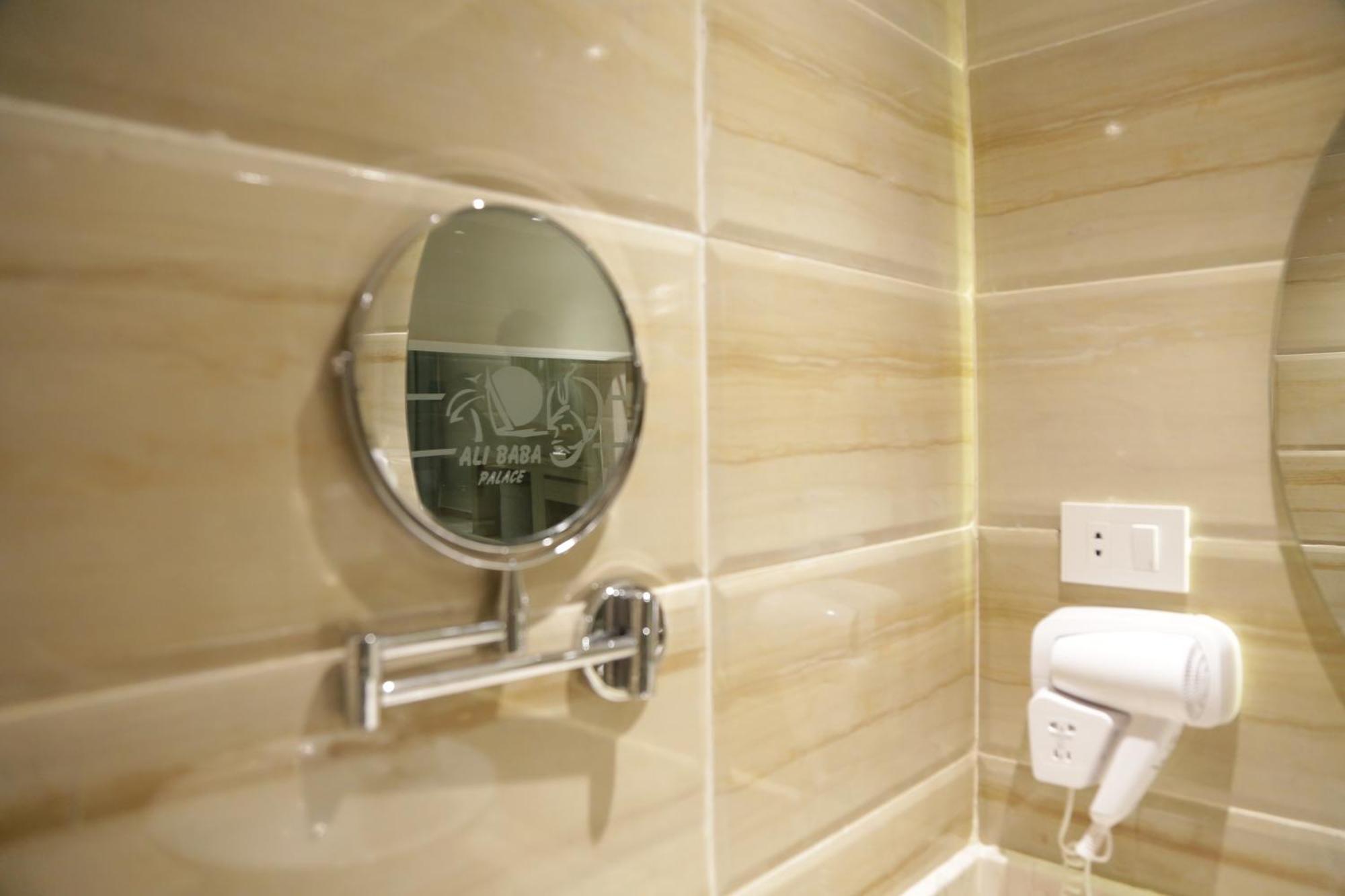 Deluxe Tweepersoonskamer met 1 of 2 Bedden en Uitzicht op het Zwembad