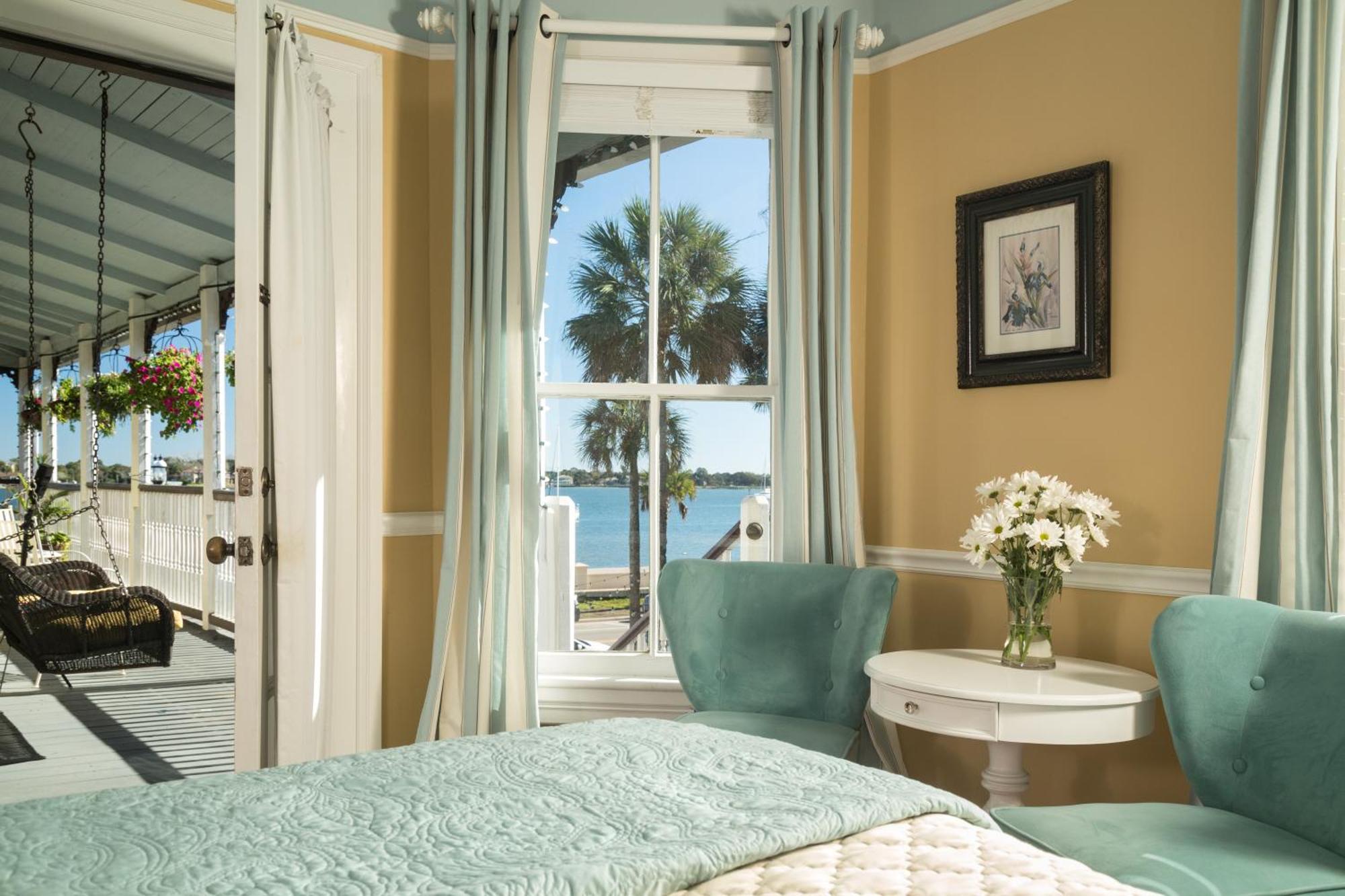 King Suite with Spa Bath (Forrester)
