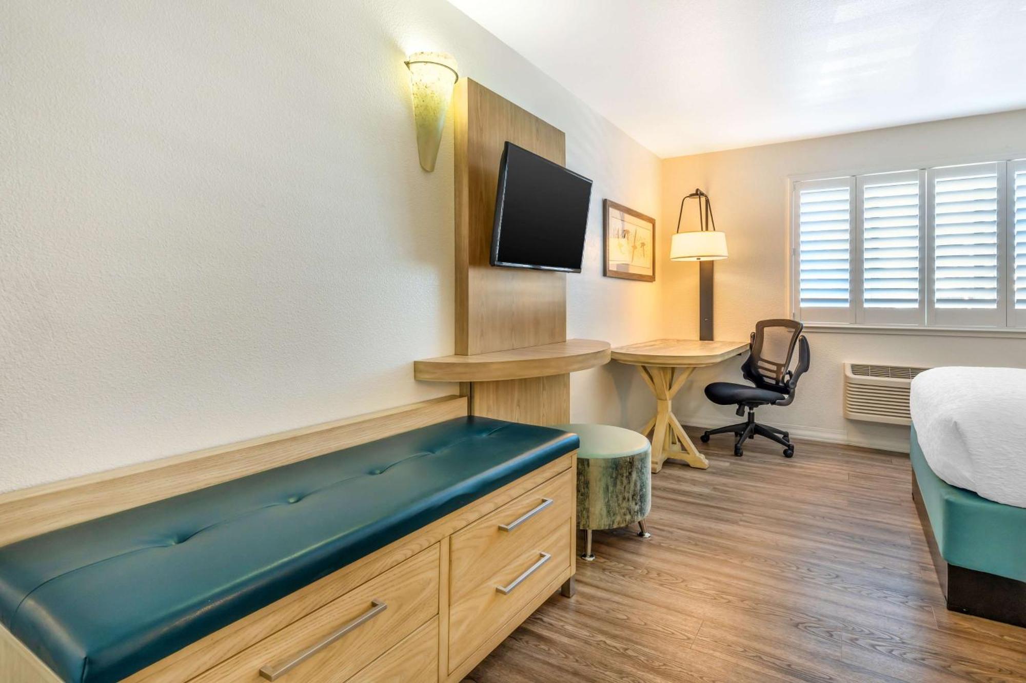 Standard Two Queen Bed Room