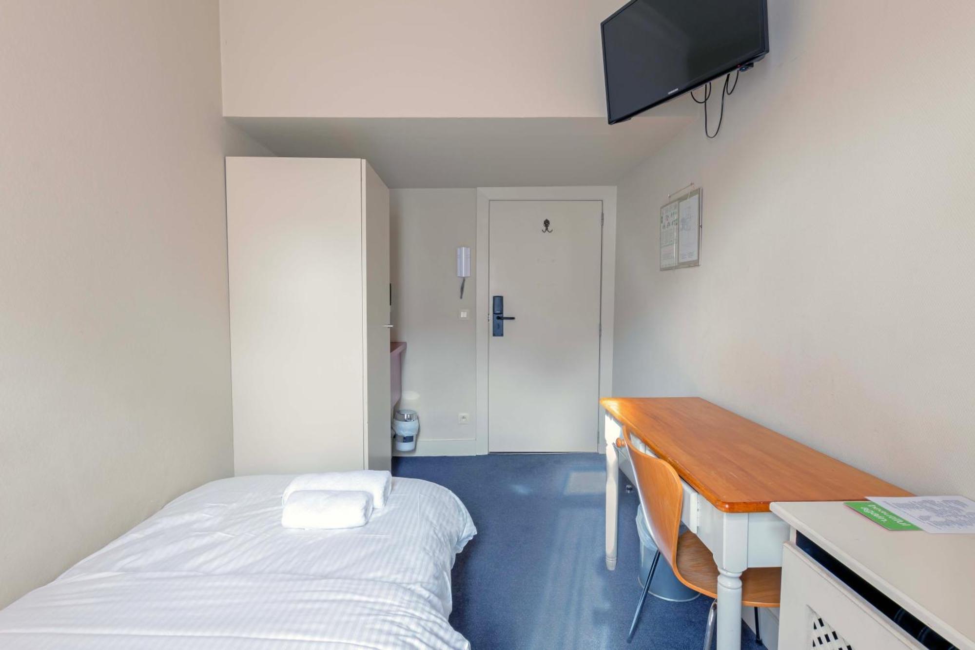 Eenpersoonskamer met Gedeelde Badkamer en Toilet