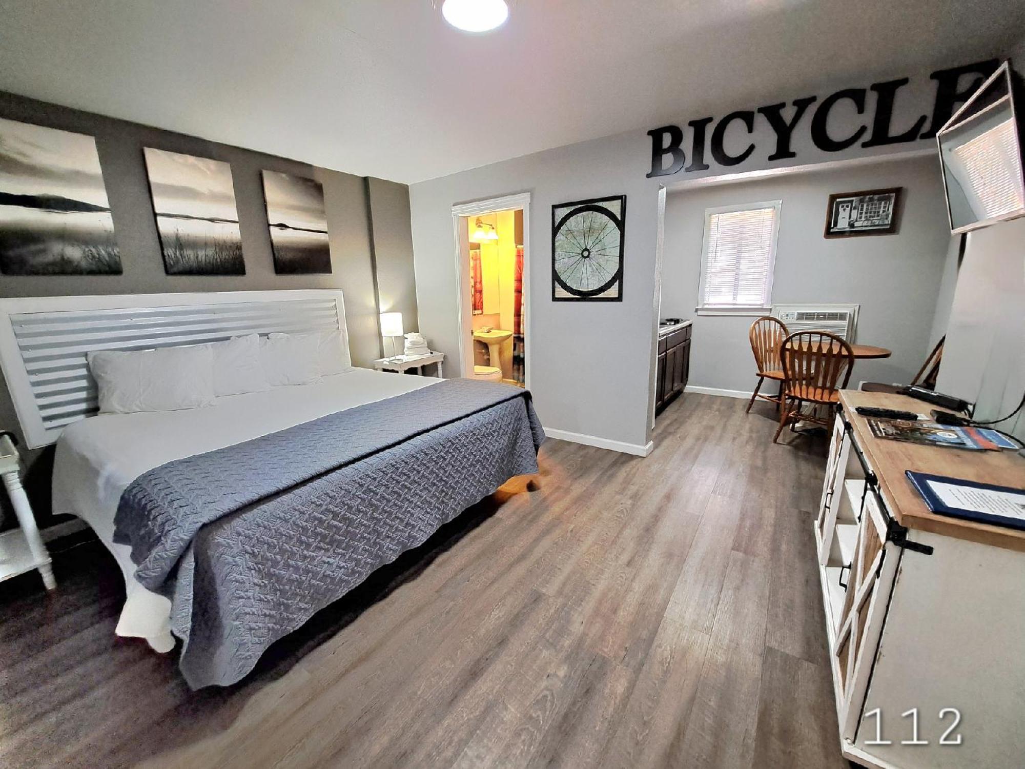 Two-Room Suite with Kitchen