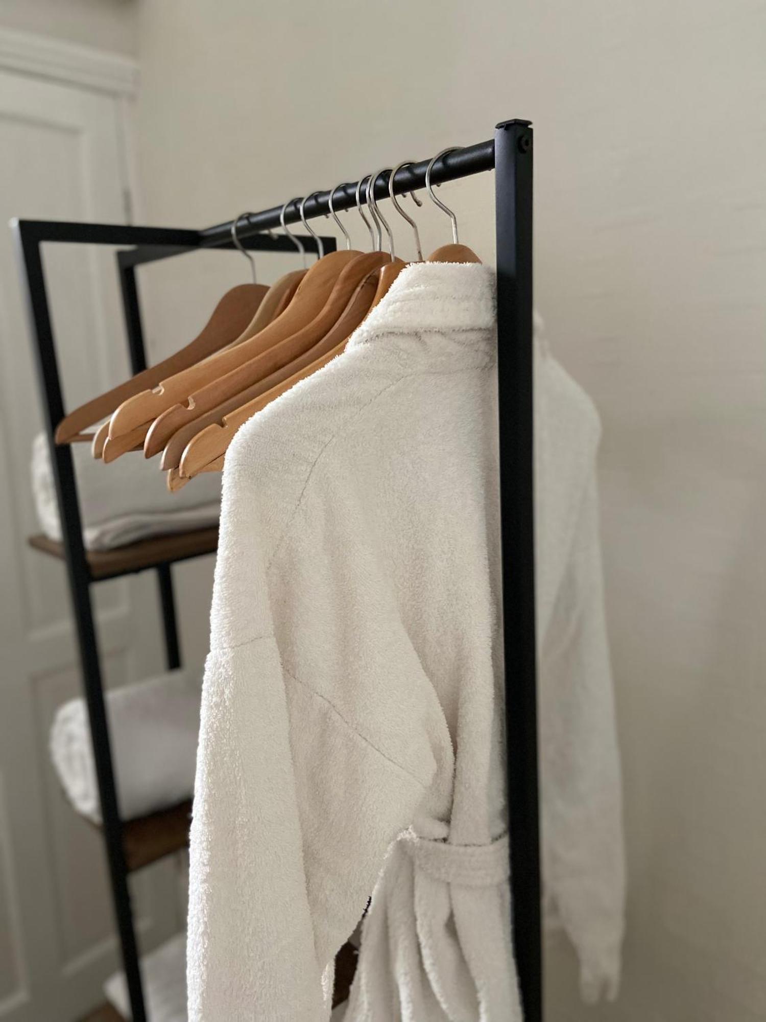 Dreibettzimmer mit Dusche