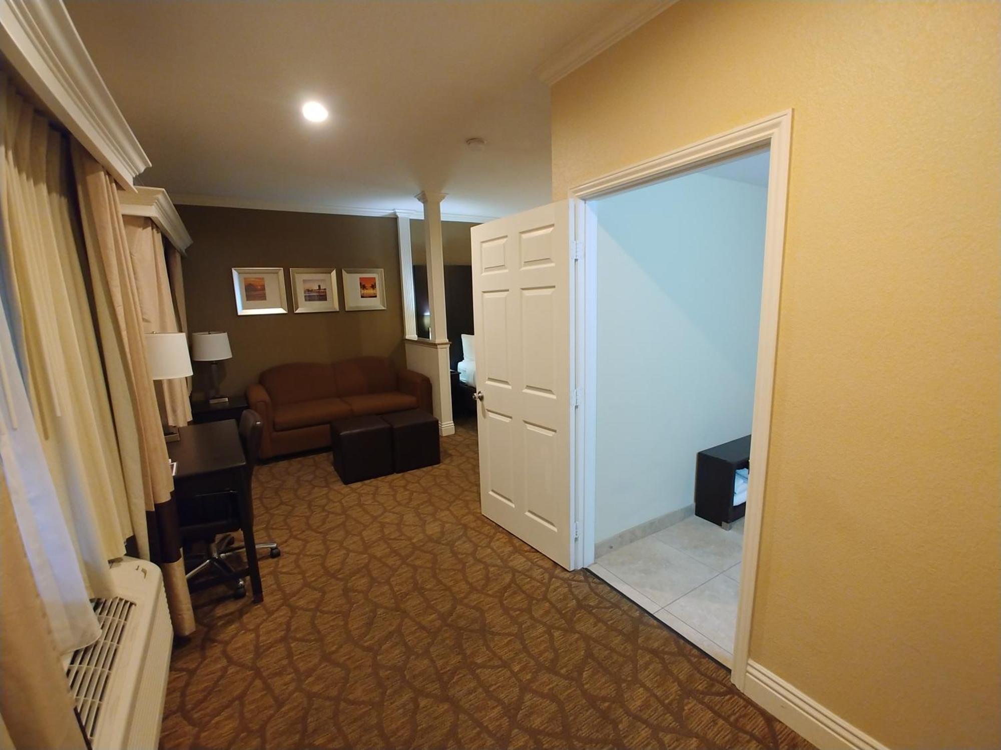 King Suite - Accessible/Non-Smoking