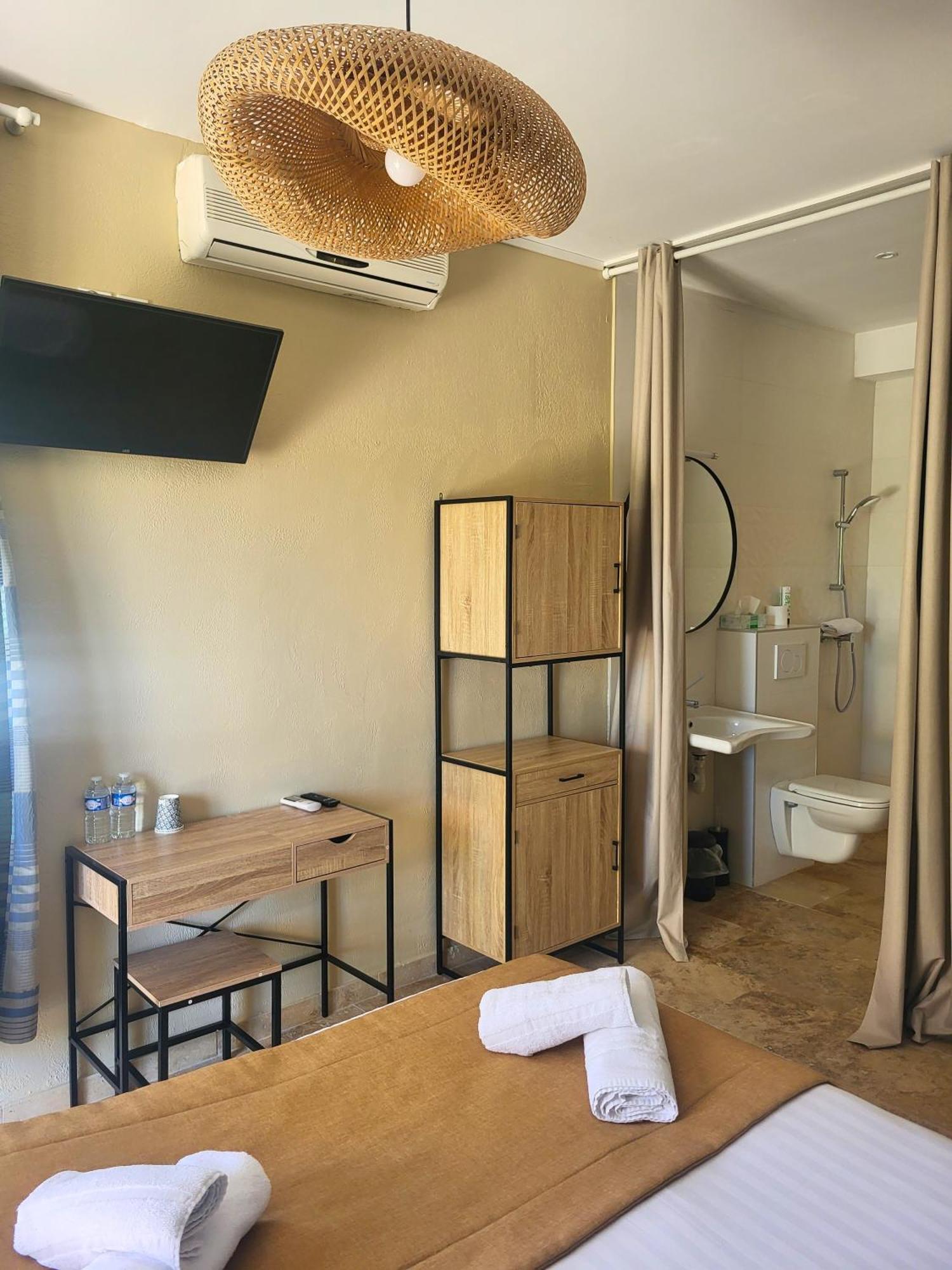 Chambre Double - Accessible aux Personnes à Mobilité Réduite