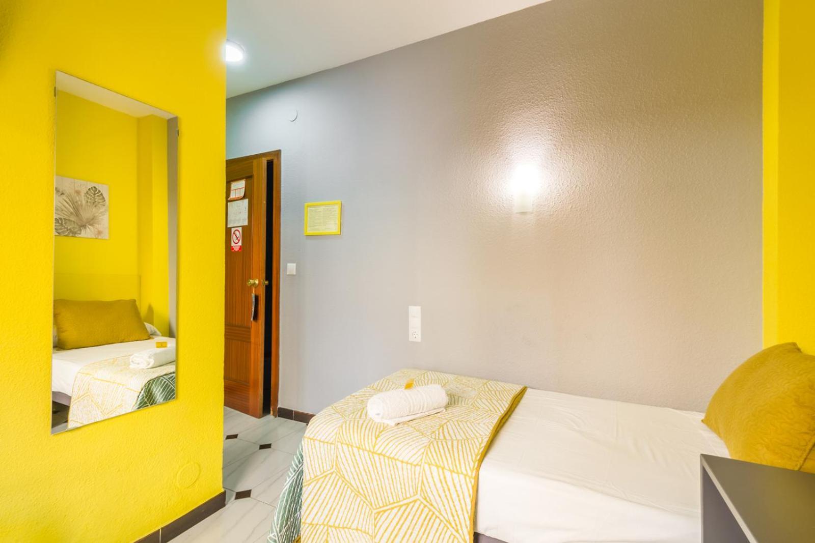 Single Room,1590351068:JPEG