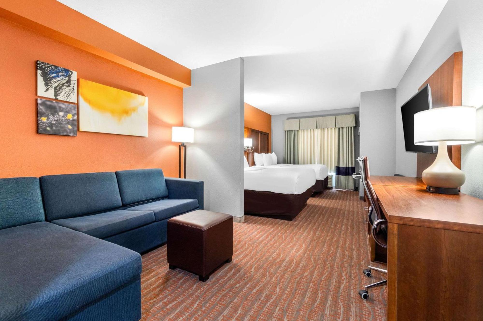 Queen Suite with Two Queen Beds - Accessible/Non-Smoking