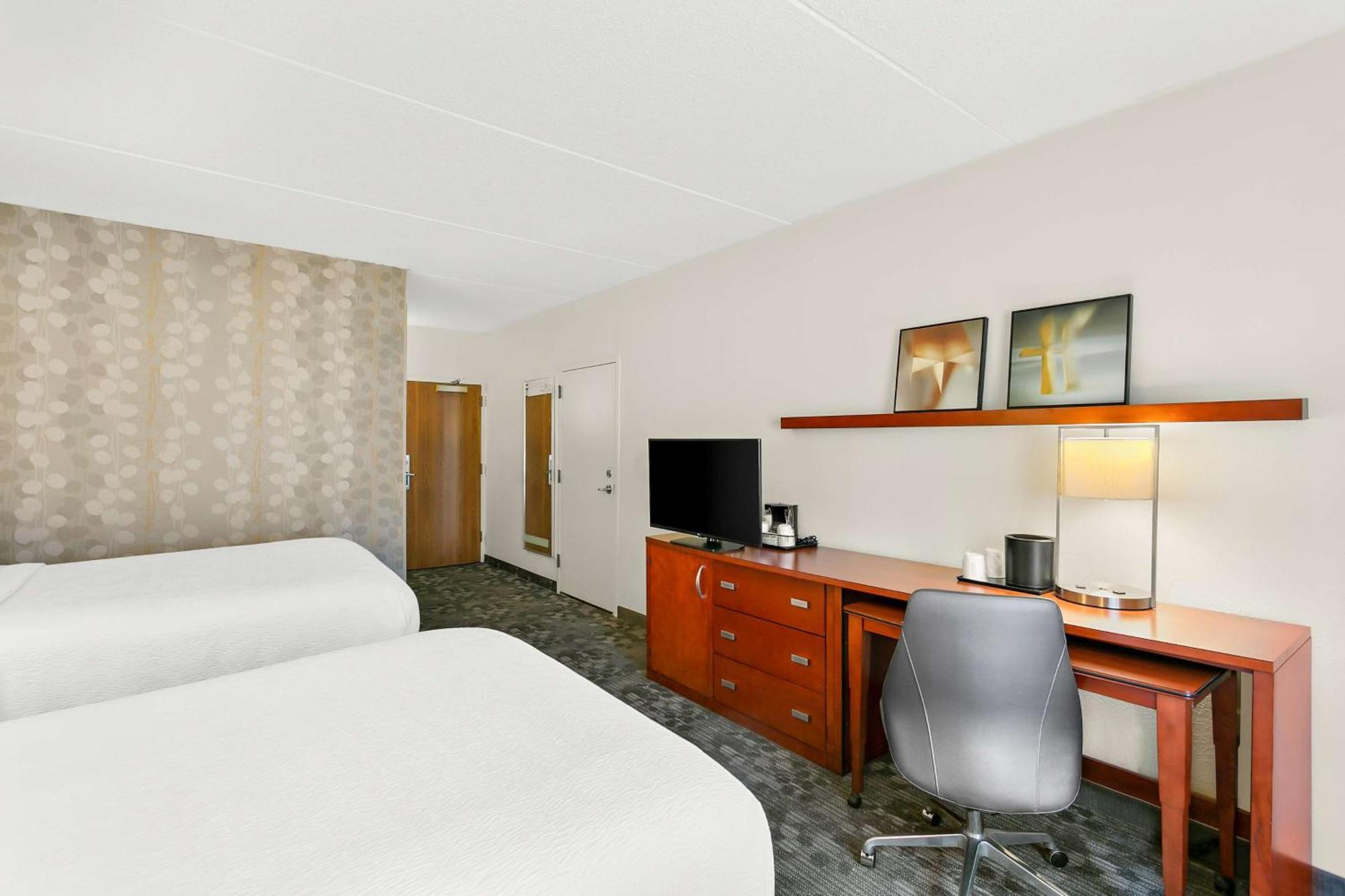 Queen Room with Two Queen Beds - Hearing Accessible