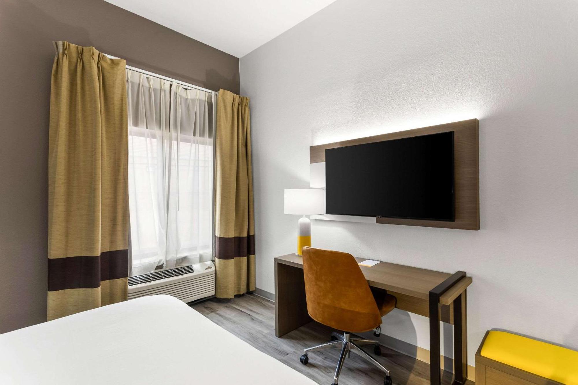 Standard Queen Suite with Two Queen Beds