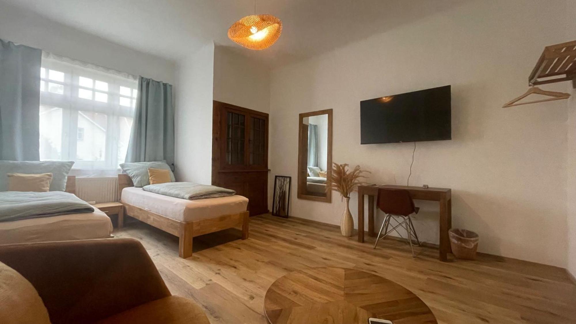 Zweibettzimmer mit Dusche