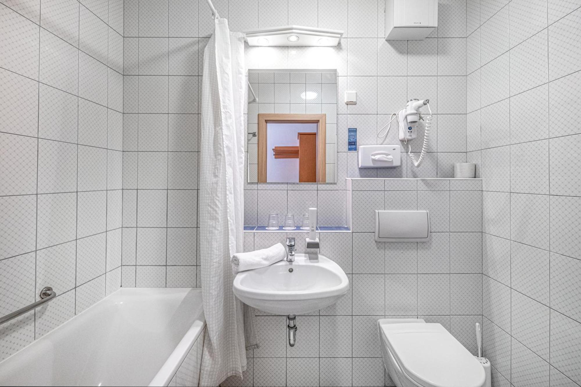 Standard Twin Room,1592046285:JPEG