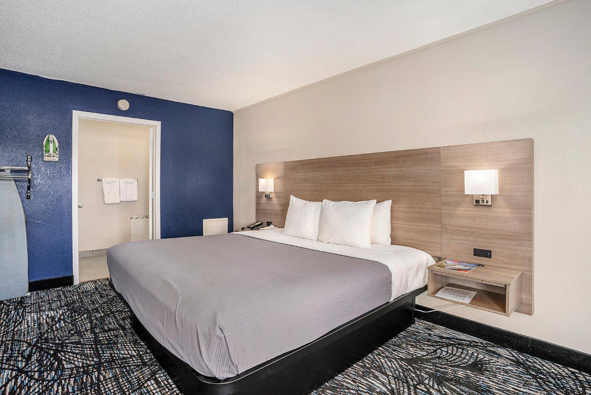 King Room - Accessible/Non-Smoking