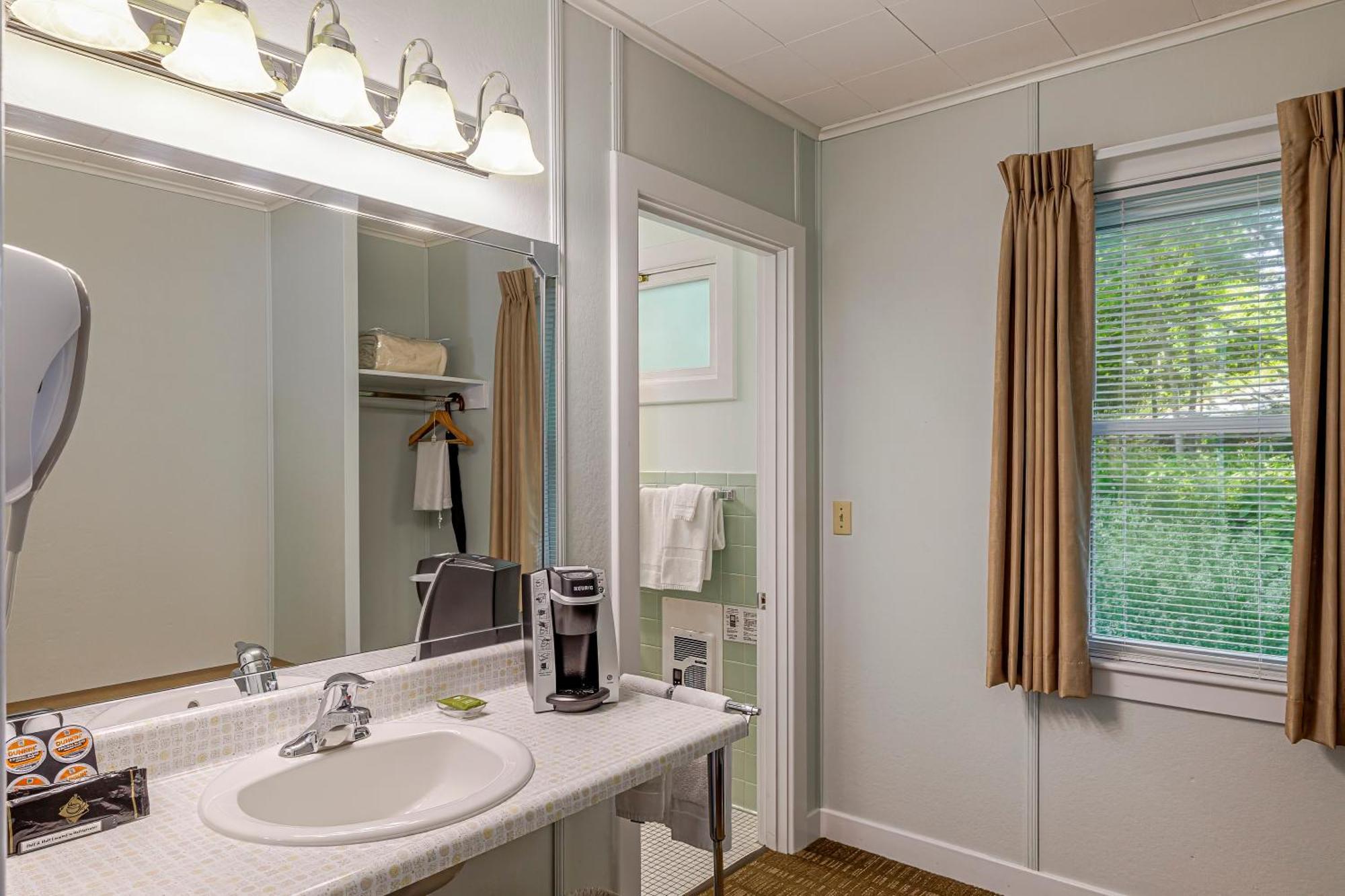 Mini-Suite King (Max 2 People) Building 2