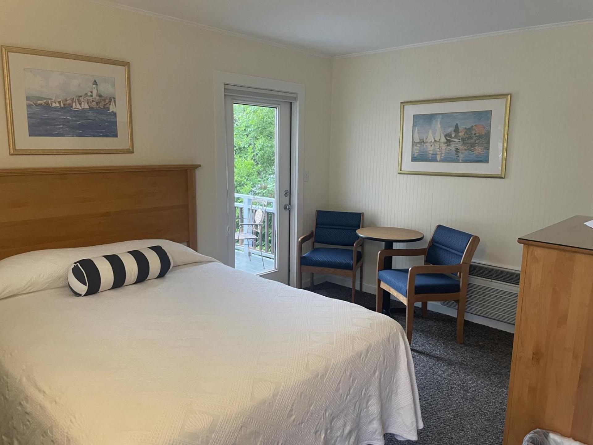Standard Queen Room