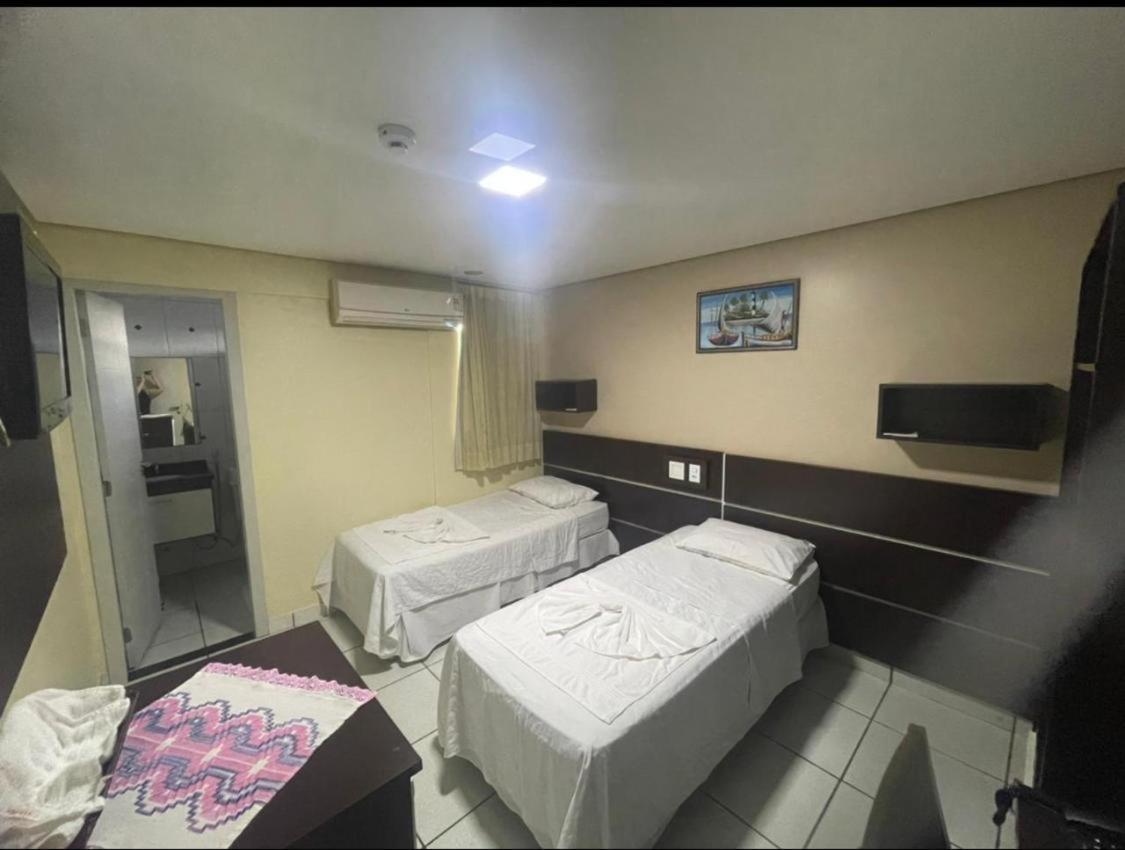Quarto com 2 Camas de Solteiro