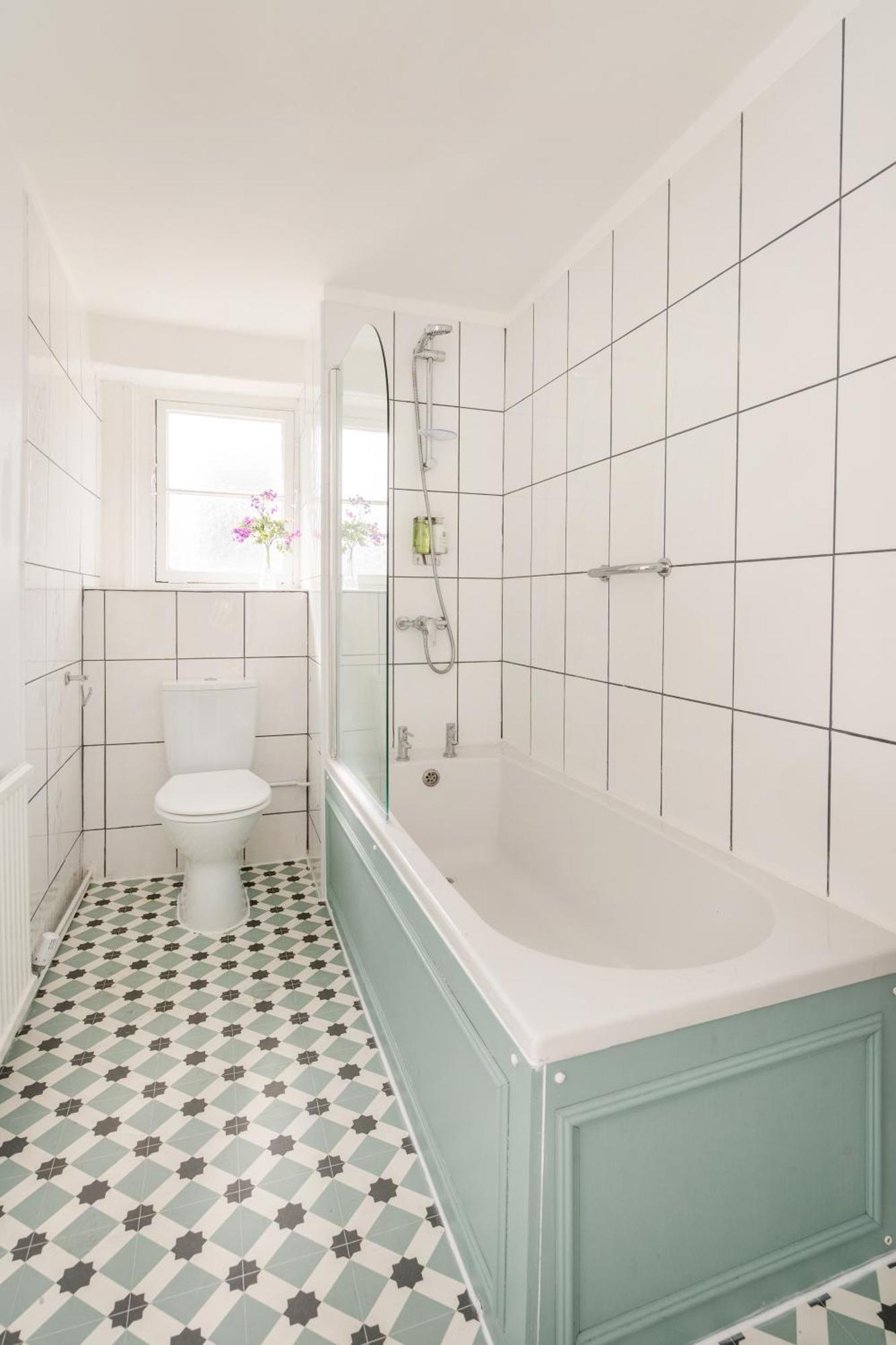 Single Non-ensuite Room