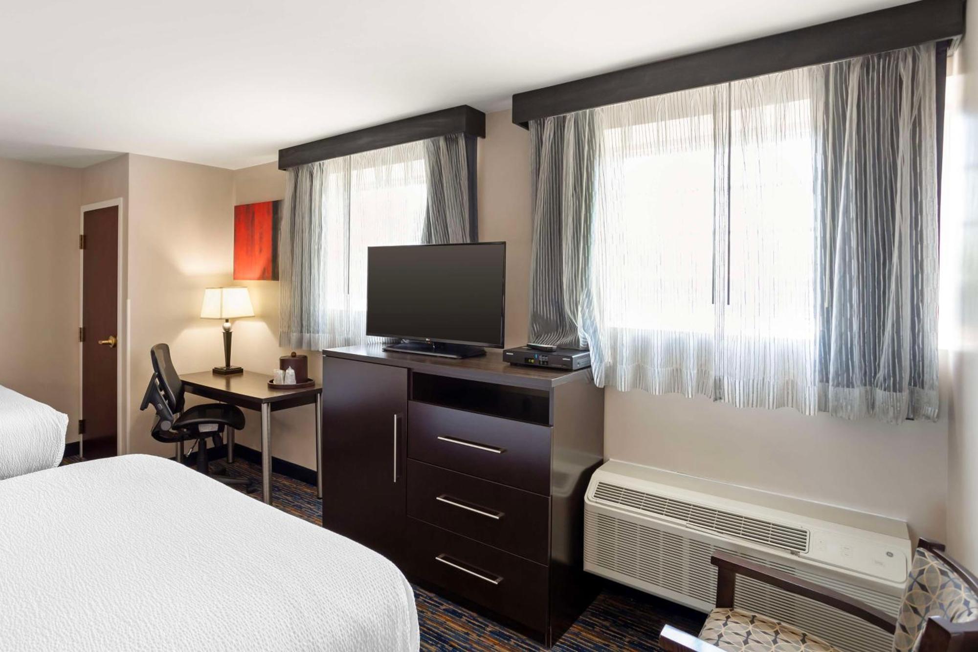 Queen Room with Two Queen Beds - Disability Access/Non-Smoking