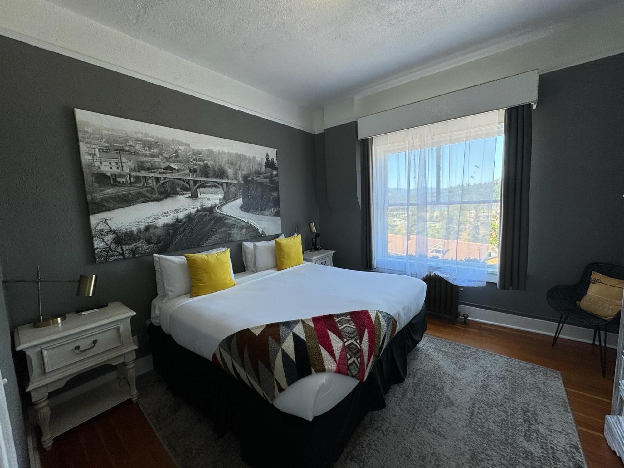 Columbia River Suite