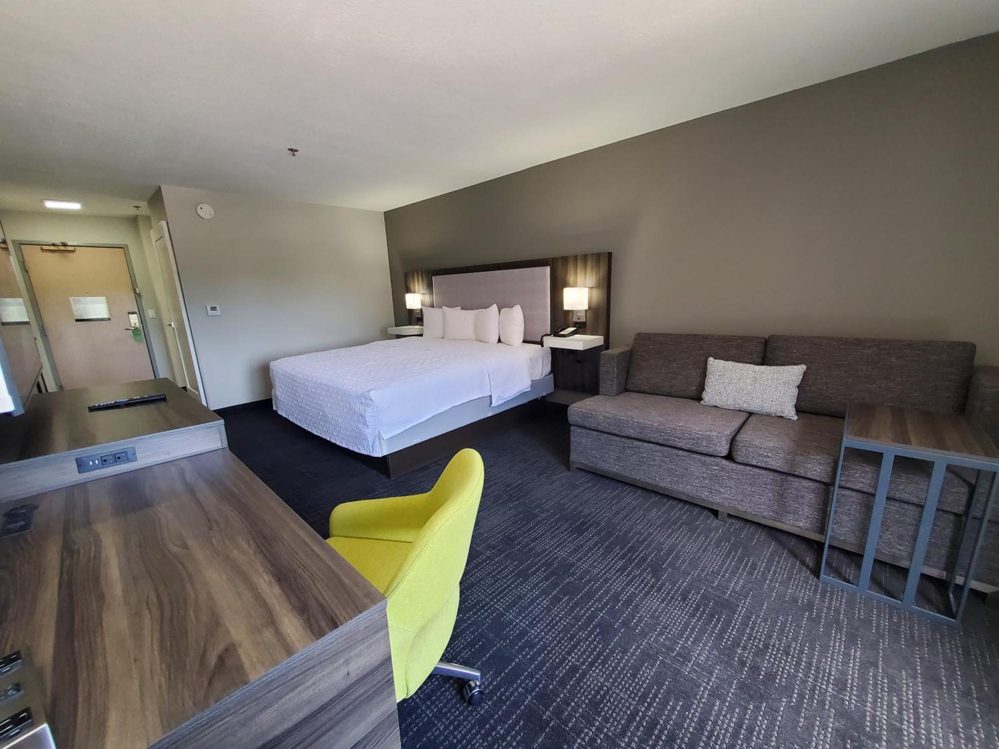 King Room with King Bed - Non-Smoking