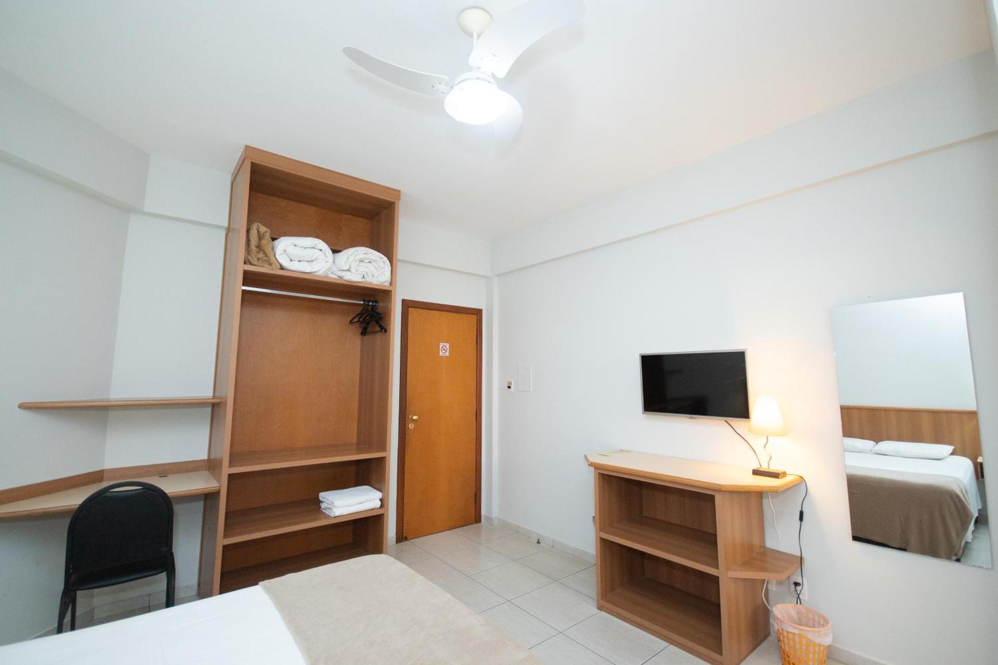 Quarto Duplo com Cama Extra
