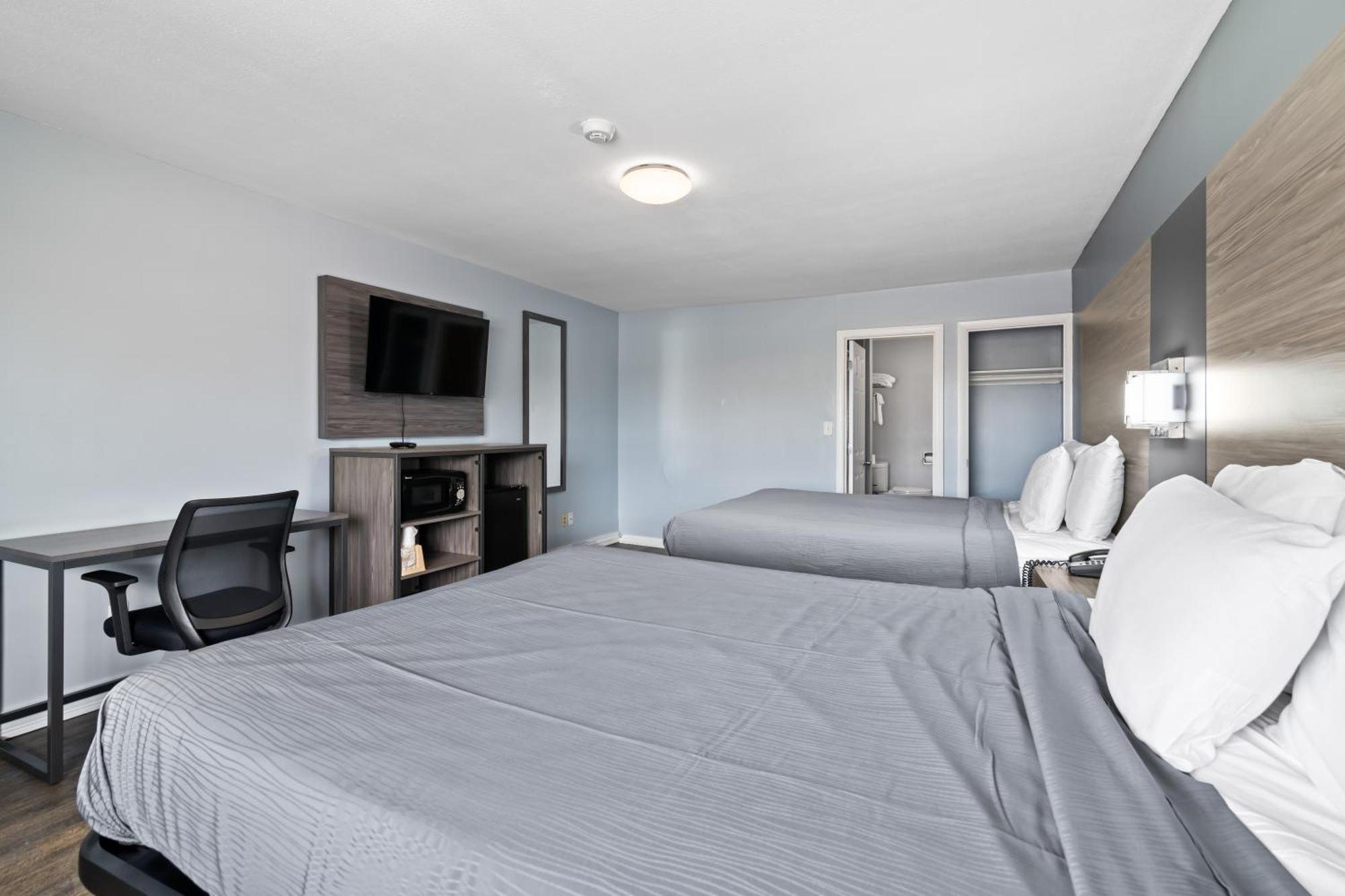 Double Room with Two Queen Beds - Non-Smoking